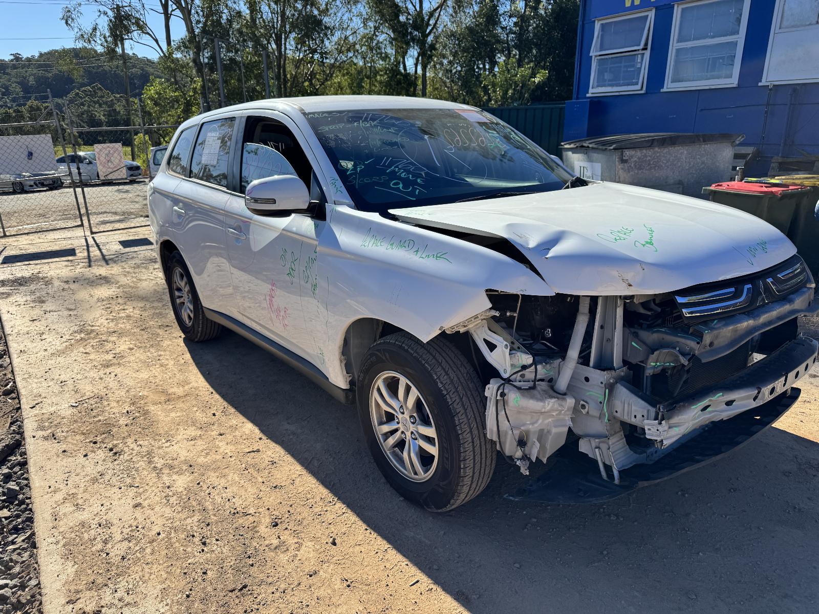 View MITSUBISHI OUTLANDER 2012 5 Door Station Wagon Breaking