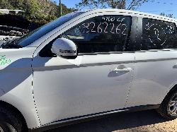 View MITSUBISHI OUTLANDER 2012 5 Door Station Wagon Breaking