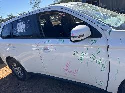 View MITSUBISHI OUTLANDER 2012 5 Door Station Wagon Breaking