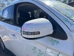 View MITSUBISHI OUTLANDER 2012 5 Door Station Wagon Breaking