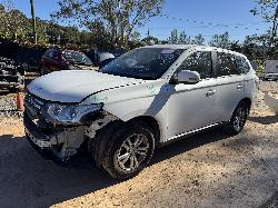 View MITSUBISHI OUTLANDER 2012 5 Door Station Wagon Breaking