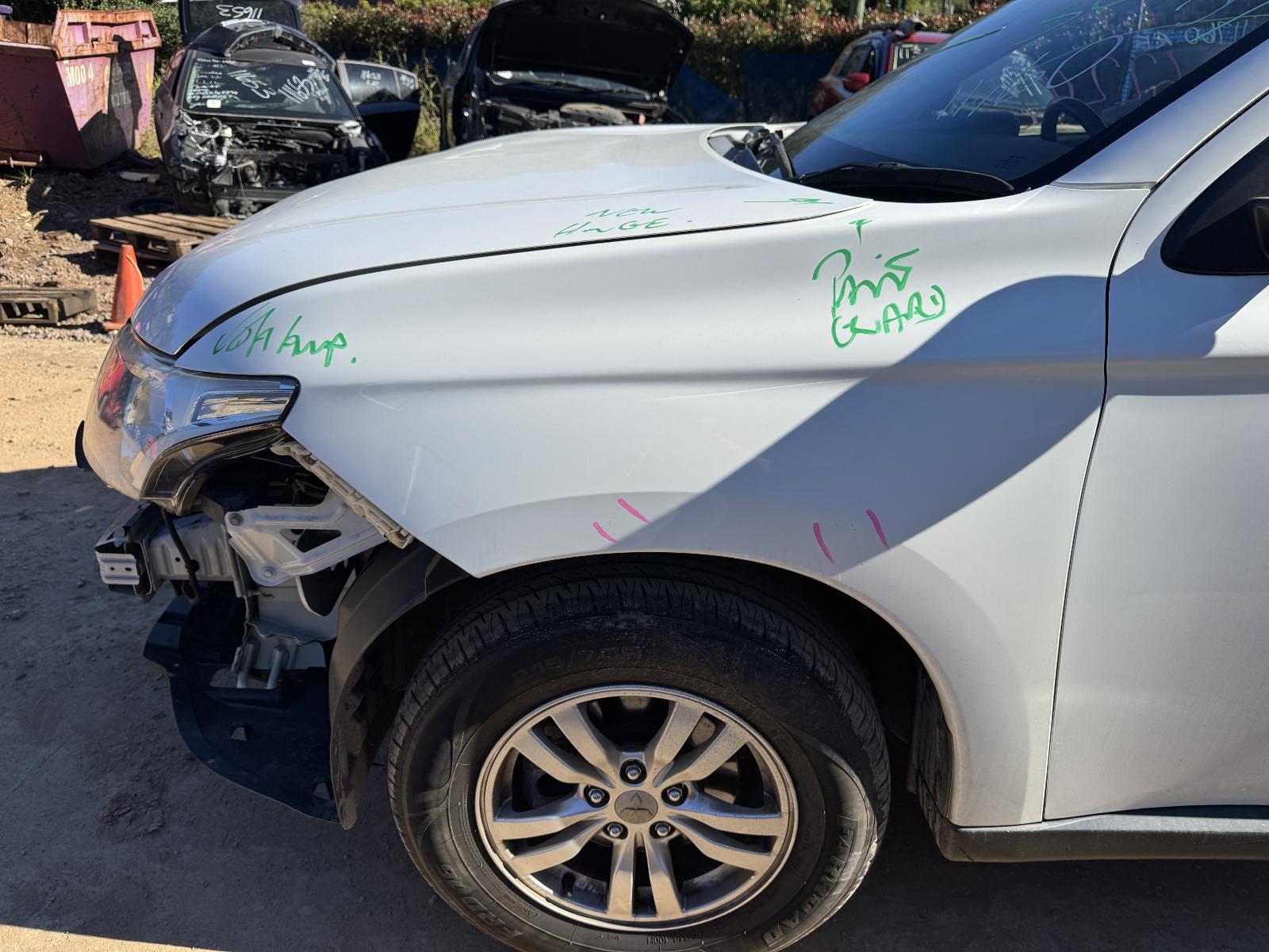 View MITSUBISHI OUTLANDER 2012 5 Door Station Wagon Breaking