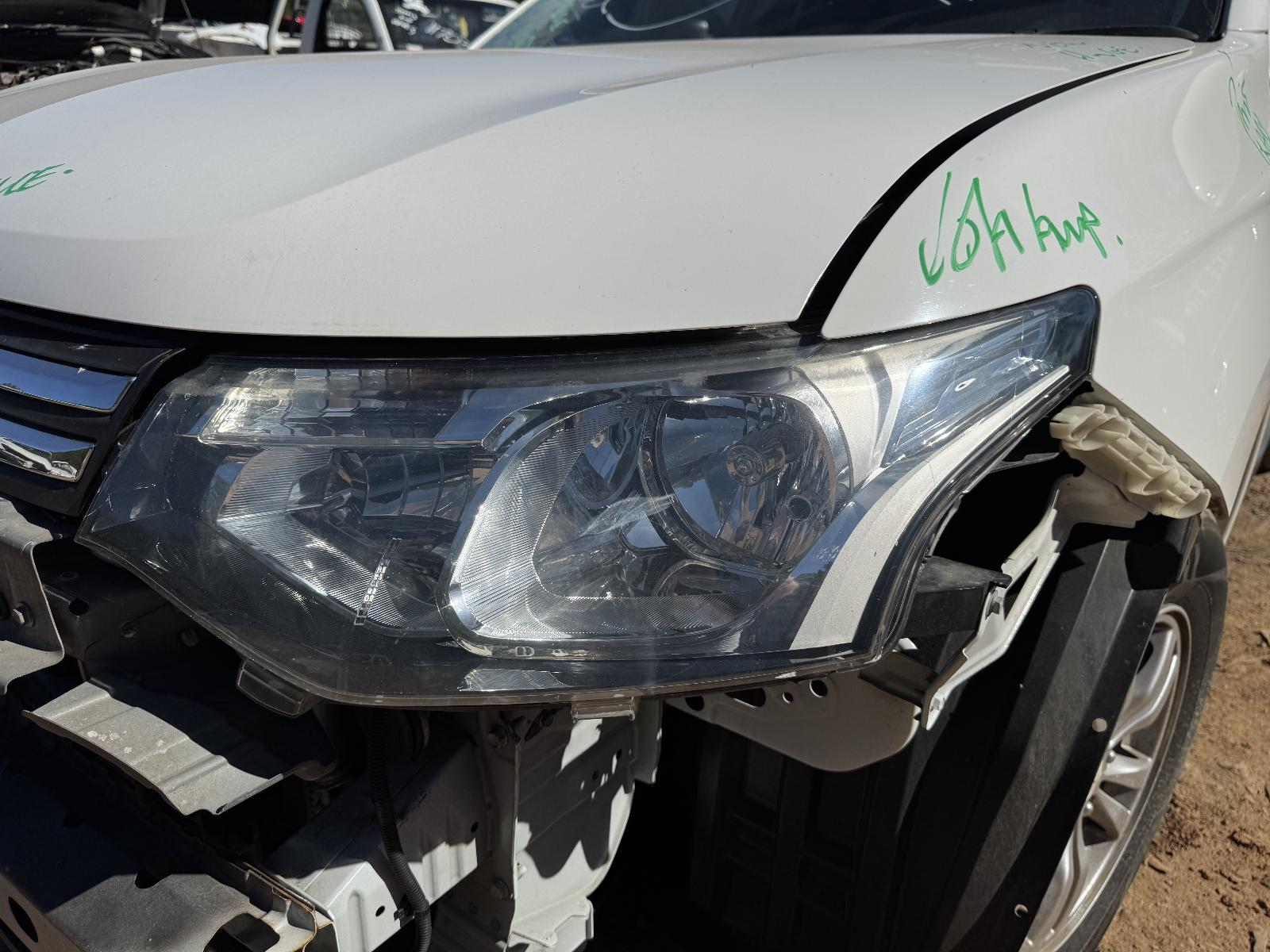 View MITSUBISHI OUTLANDER 2012 5 Door Station Wagon Breaking