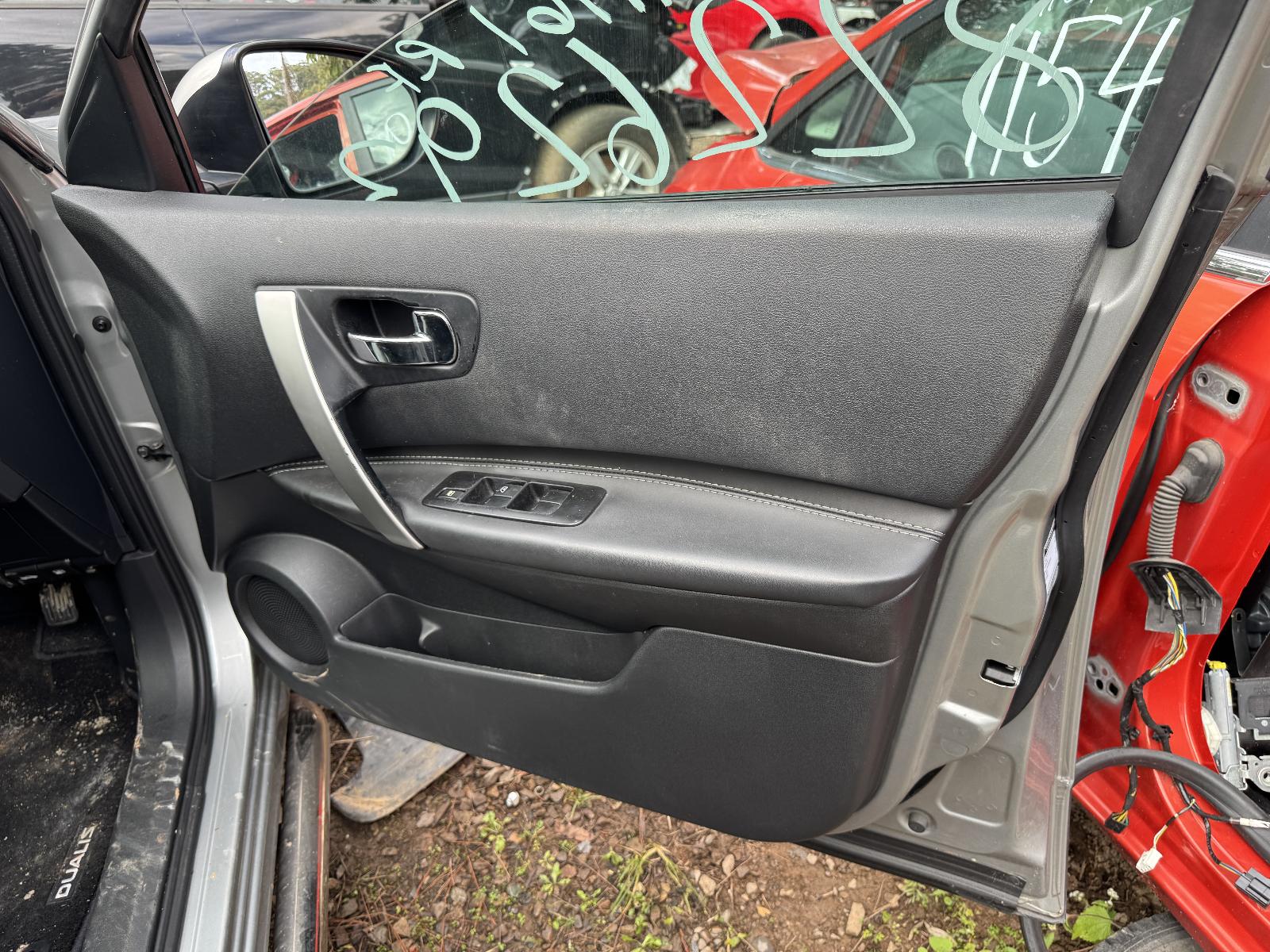 View NISSAN DUALIS 2011 5 Door Station Wagon Breaking