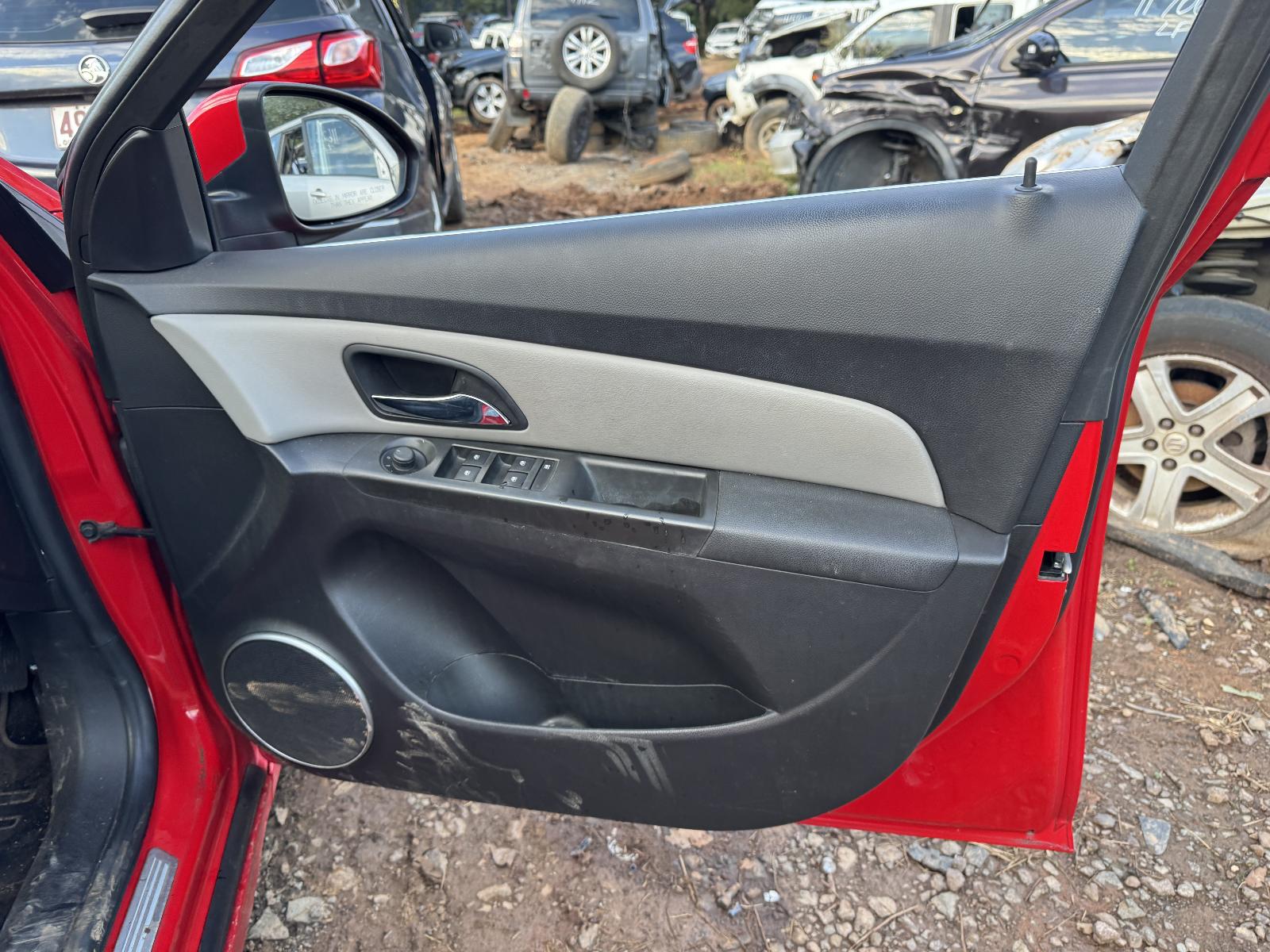 View HOLDEN CRUZE 2016 4 Door Sedan Breaking