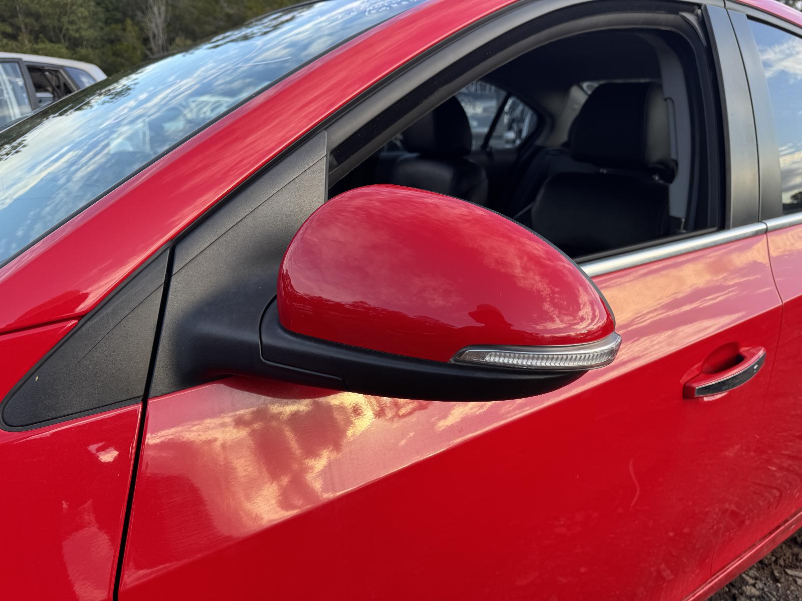 View HOLDEN CRUZE 2016 4 Door Sedan Breaking