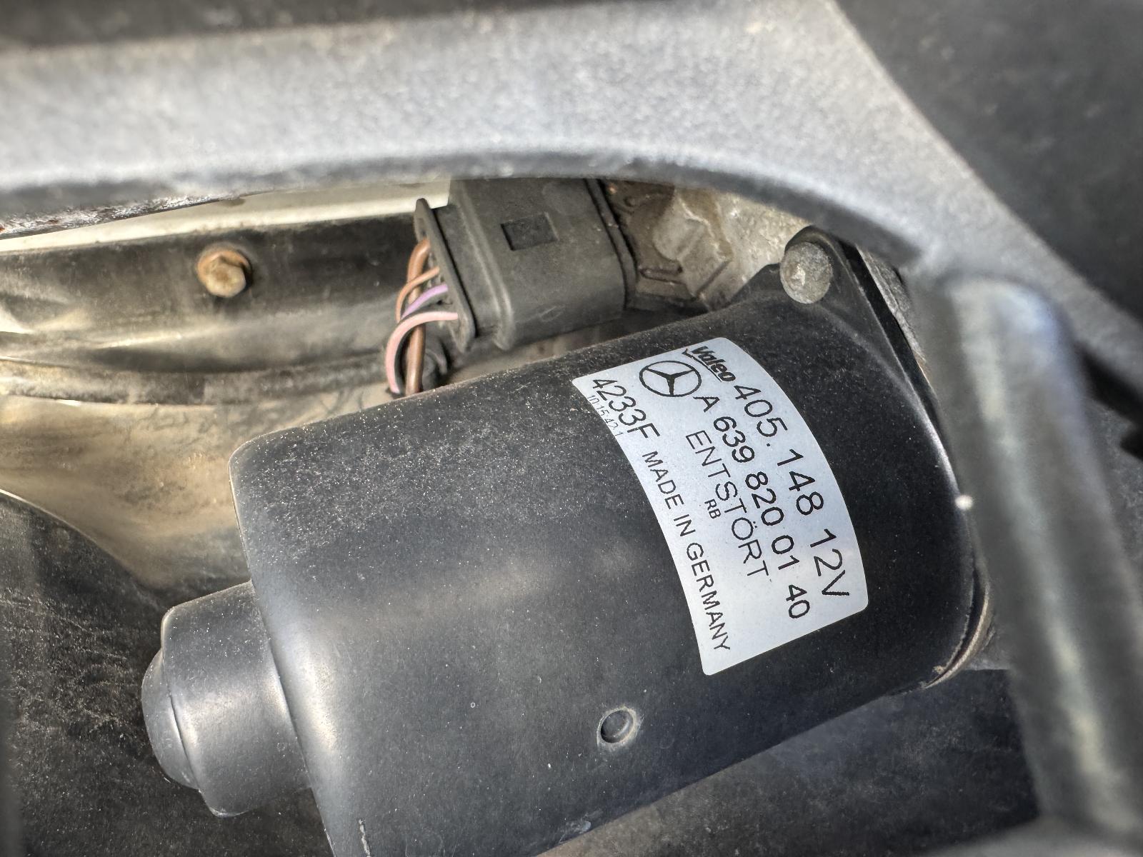 View MERCEDES VITO 2013 2 Door Van Breaking