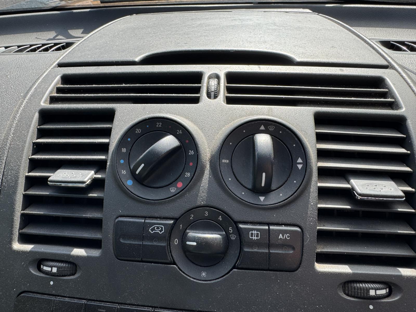 View MERCEDES VITO 2013 2 Door Van Breaking