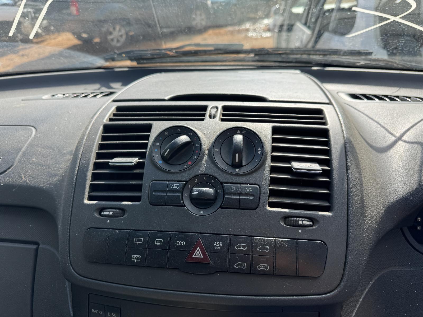 View MERCEDES VITO 2013 2 Door Van Breaking