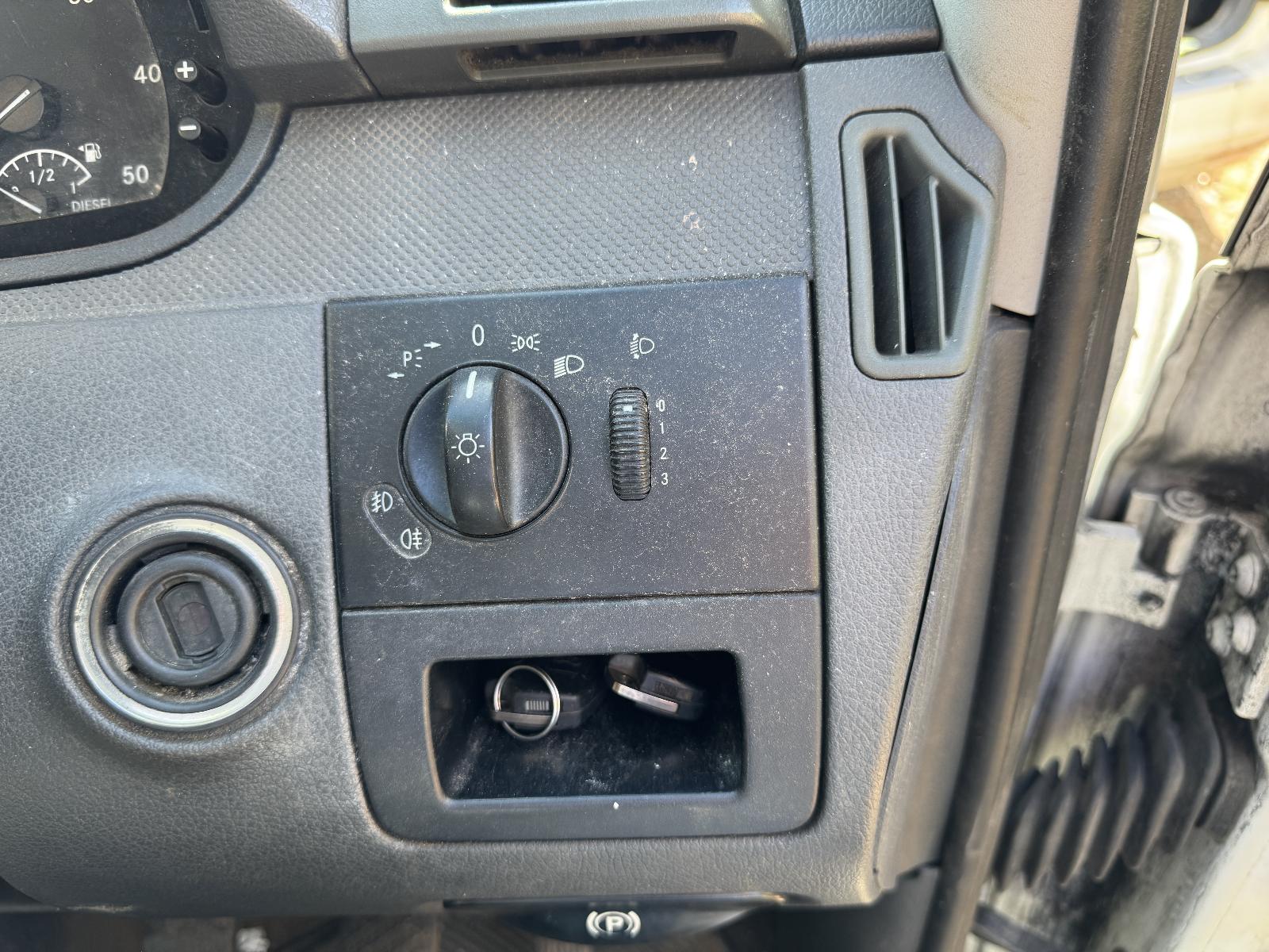 View MERCEDES VITO 2013 2 Door Van Breaking