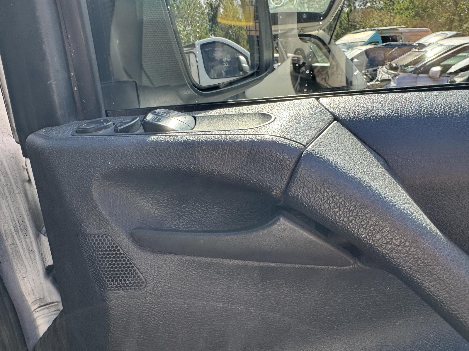 View MERCEDES VITO 2013 2 Door Van Breaking
