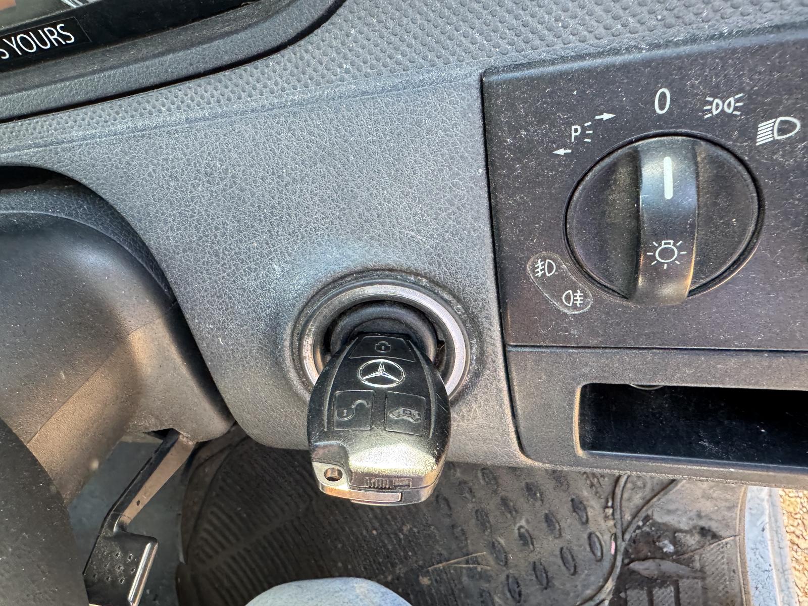 View MERCEDES VITO 2013 2 Door Van Breaking