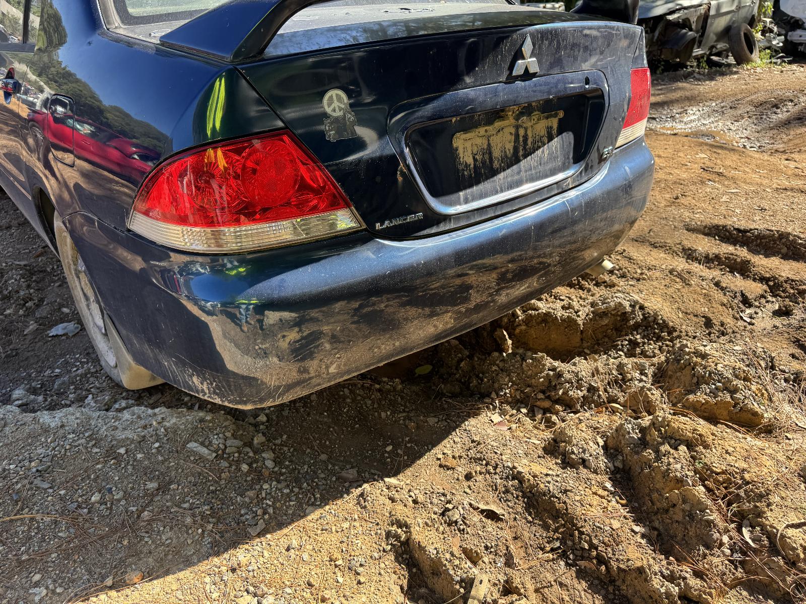 View MITSUBISHI LANCER 2006 4 Door Sedan Breaking