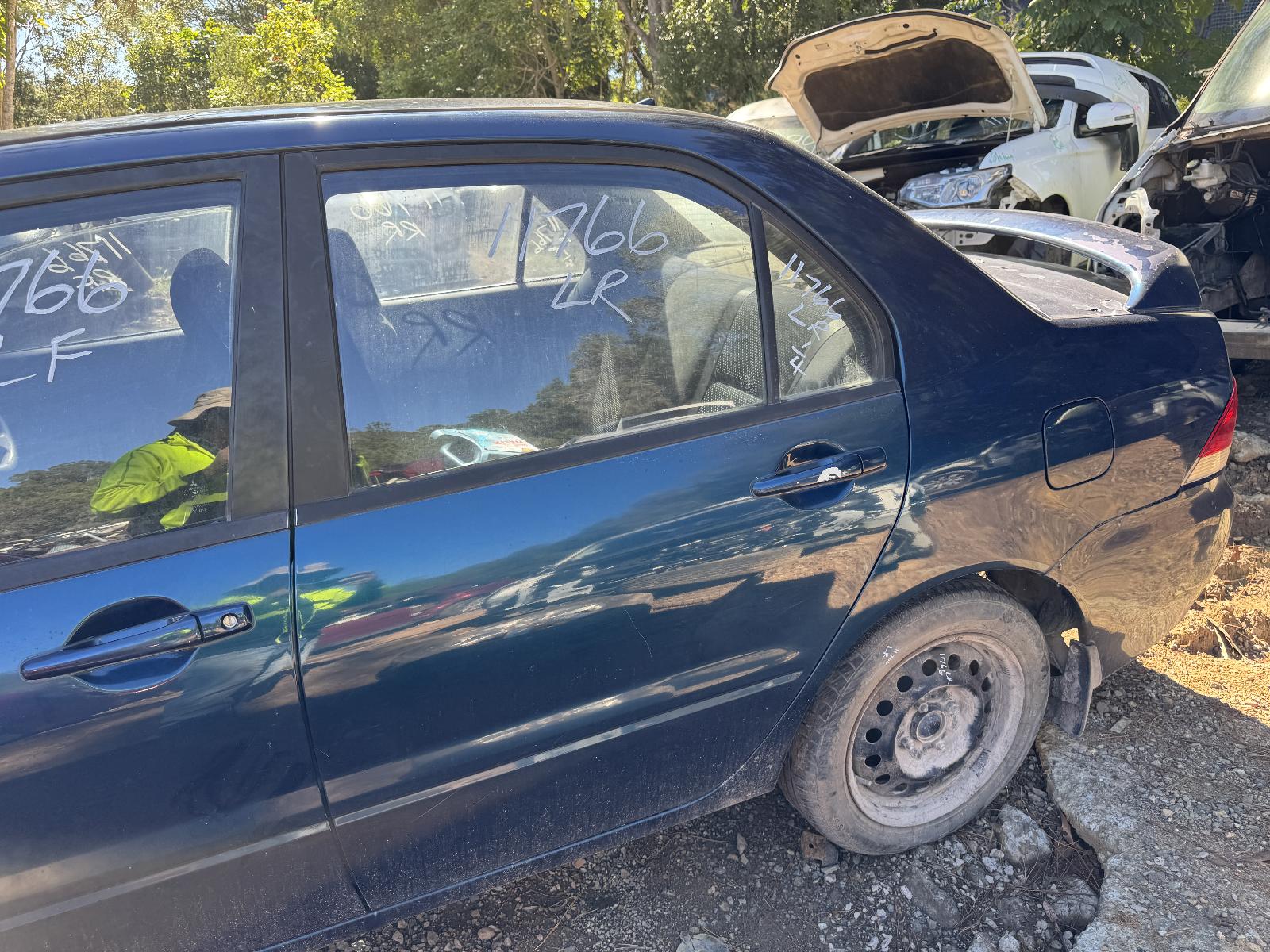 View MITSUBISHI LANCER 2006 4 Door Sedan Breaking