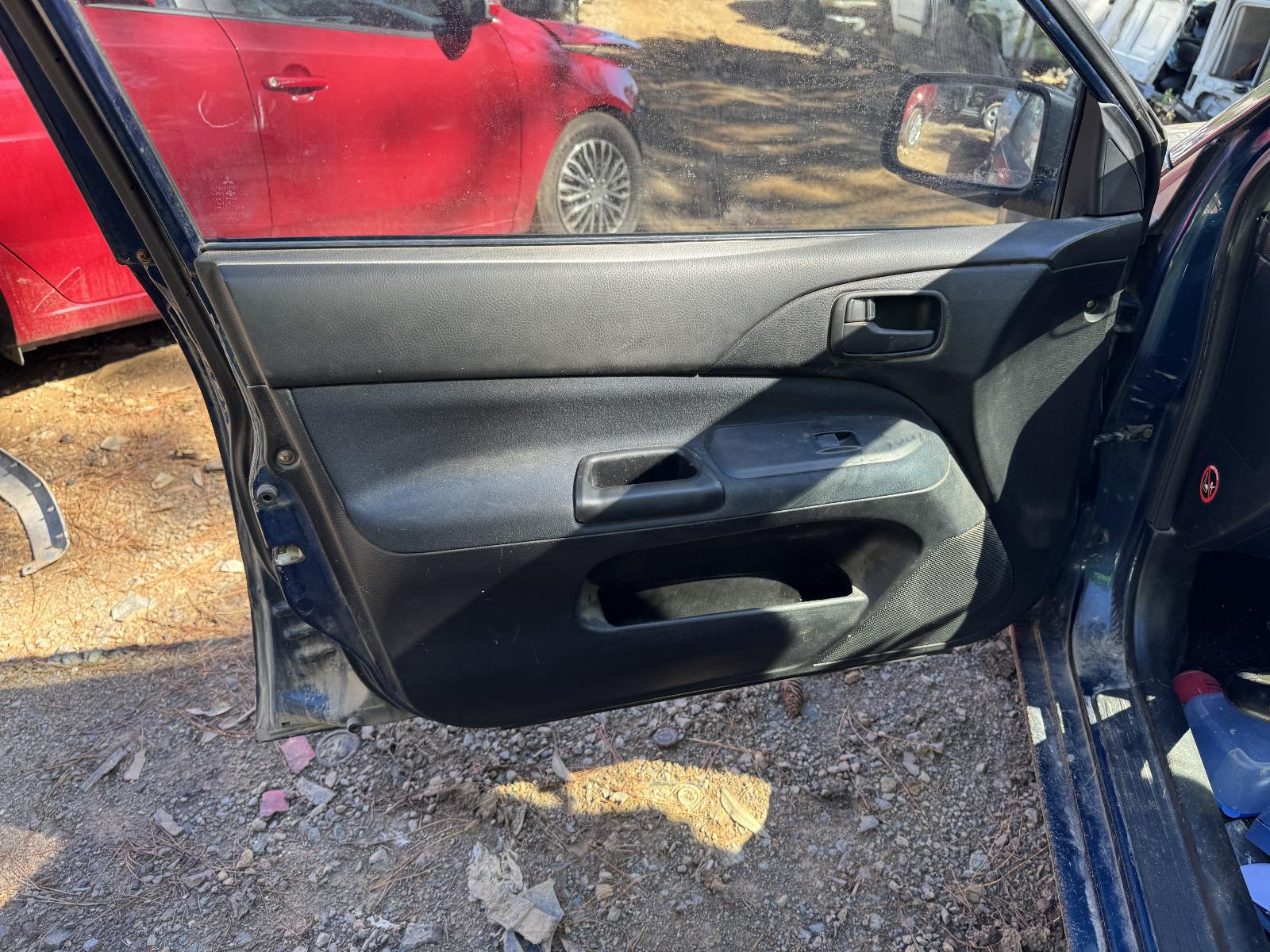 View MITSUBISHI LANCER 2006 4 Door Sedan Breaking