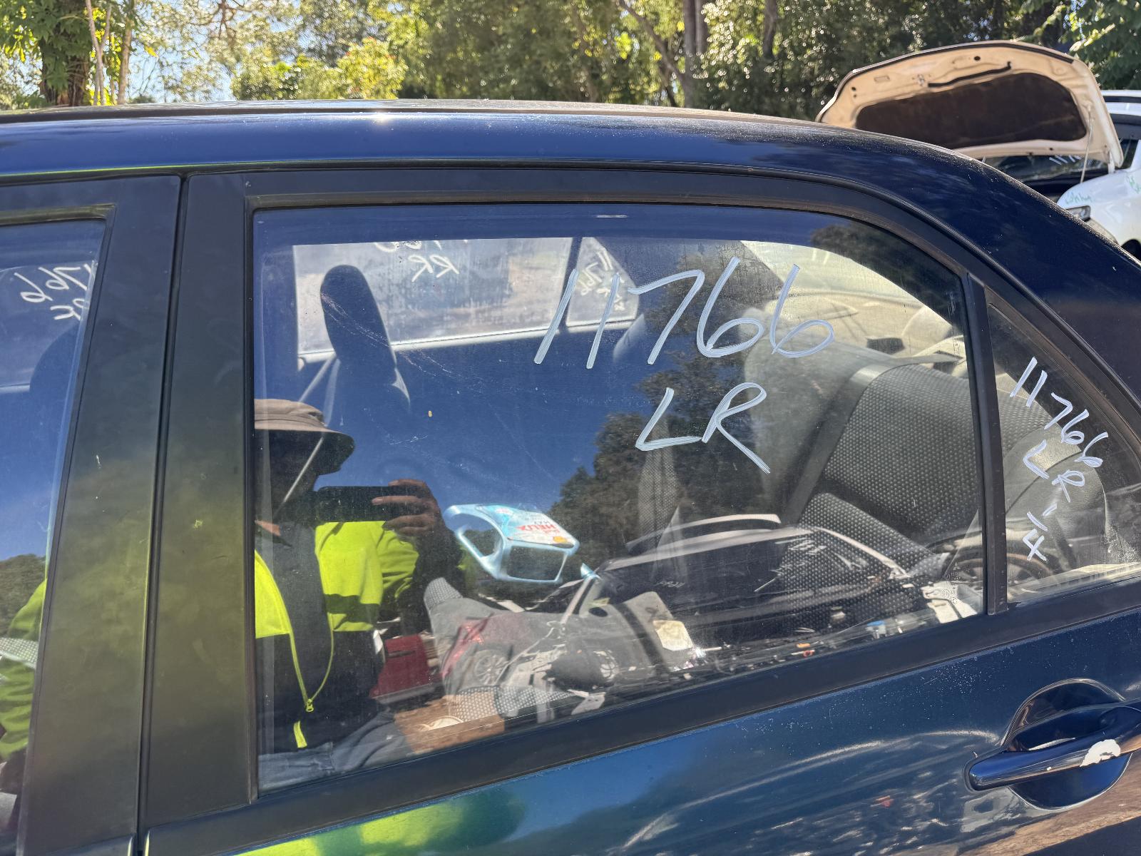 View MITSUBISHI LANCER 2006 4 Door Sedan Breaking