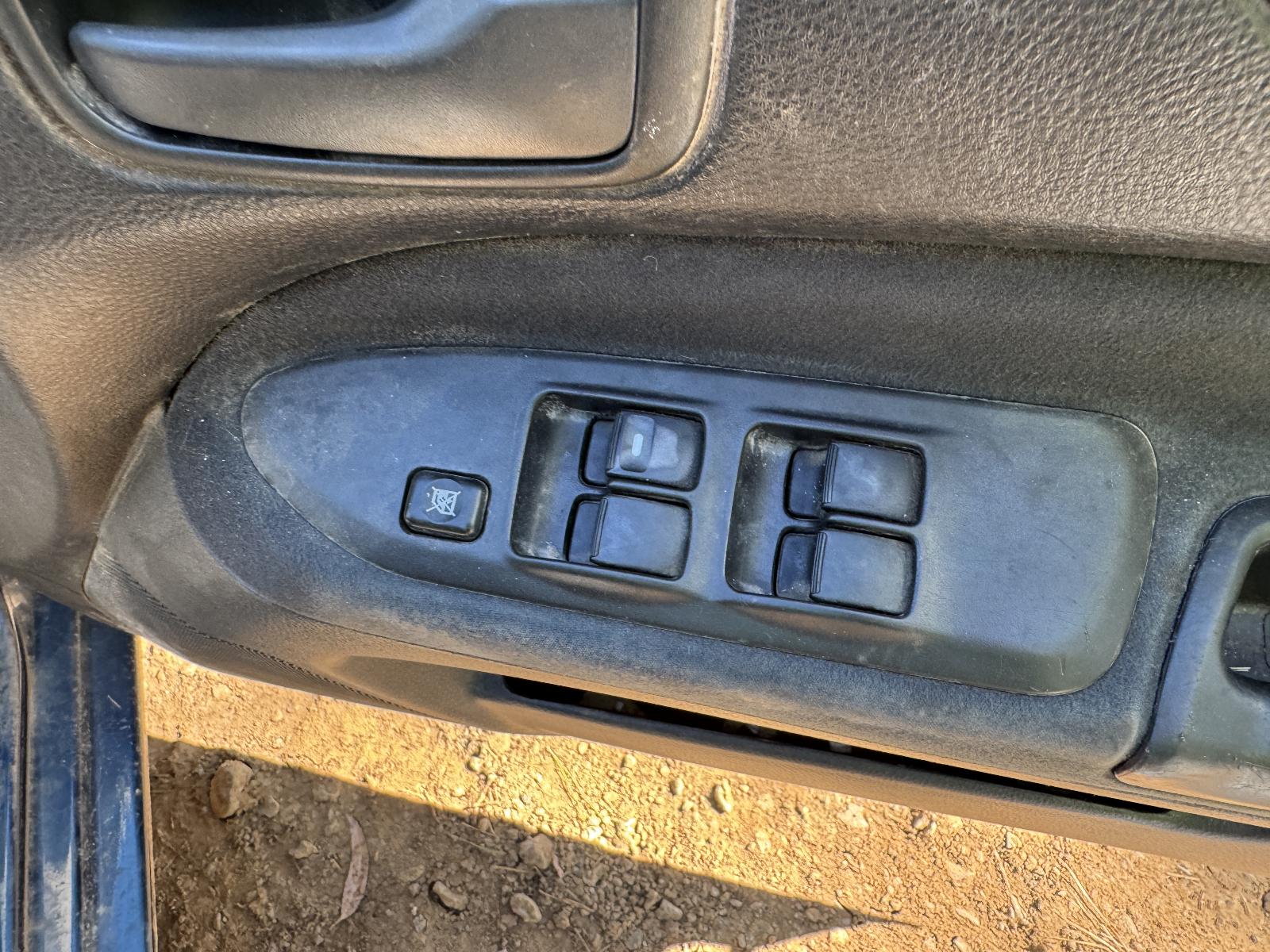 View MITSUBISHI LANCER 2006 4 Door Sedan Breaking