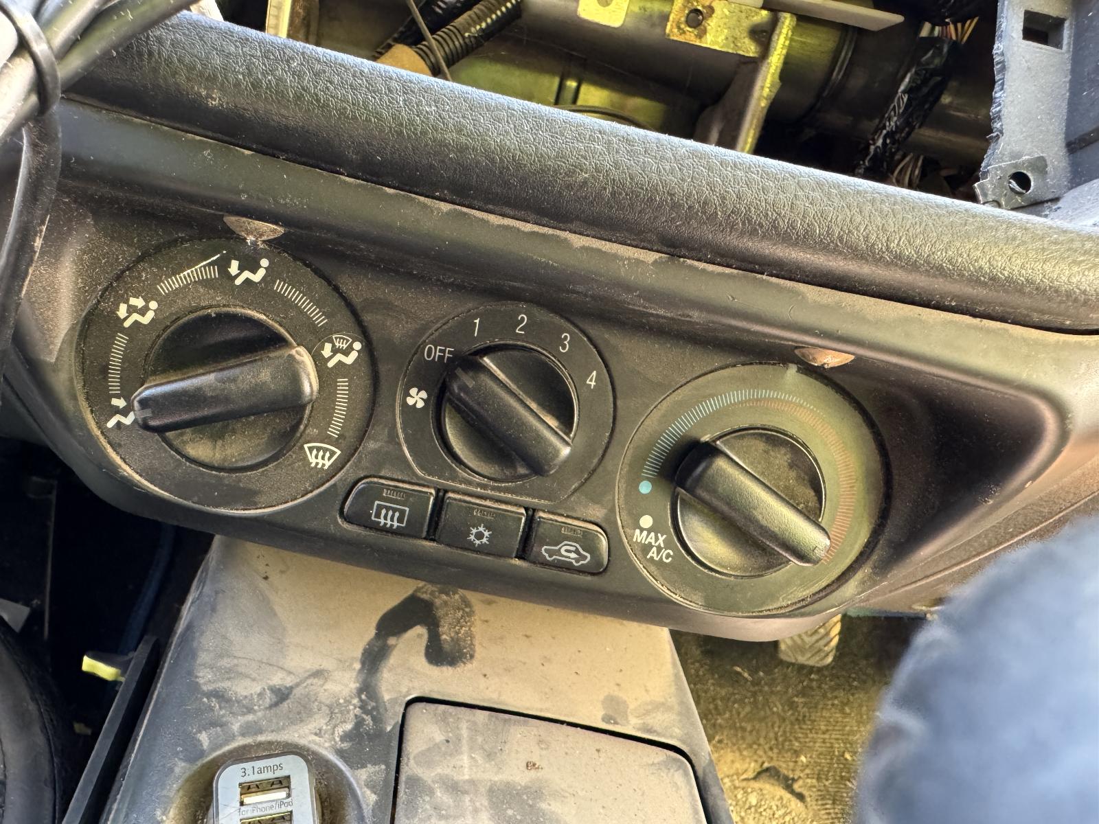 View MITSUBISHI LANCER 2006 4 Door Sedan Breaking