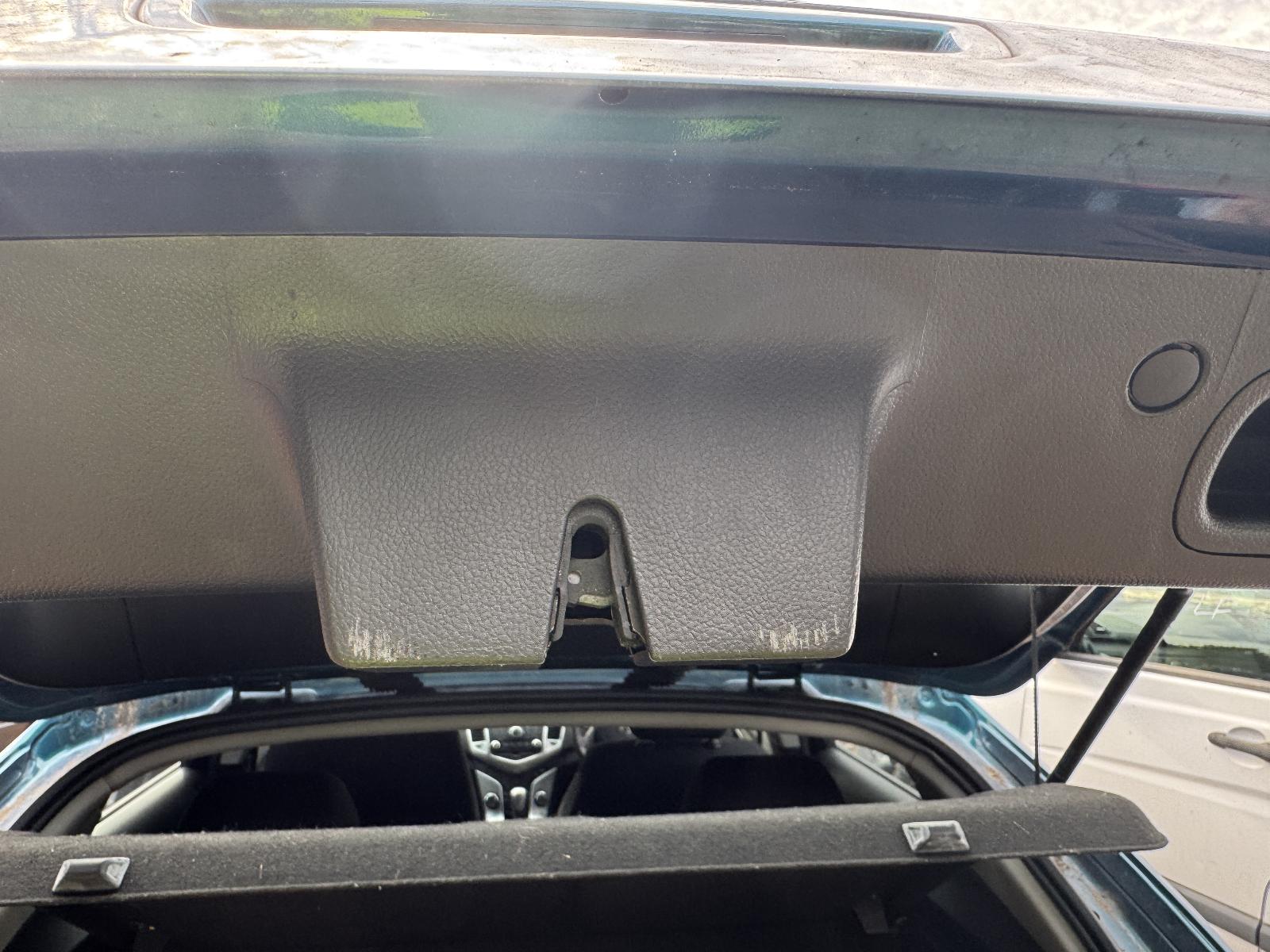 View HOLDEN CRUZE 2012 4 Door Hatchback Breaking
