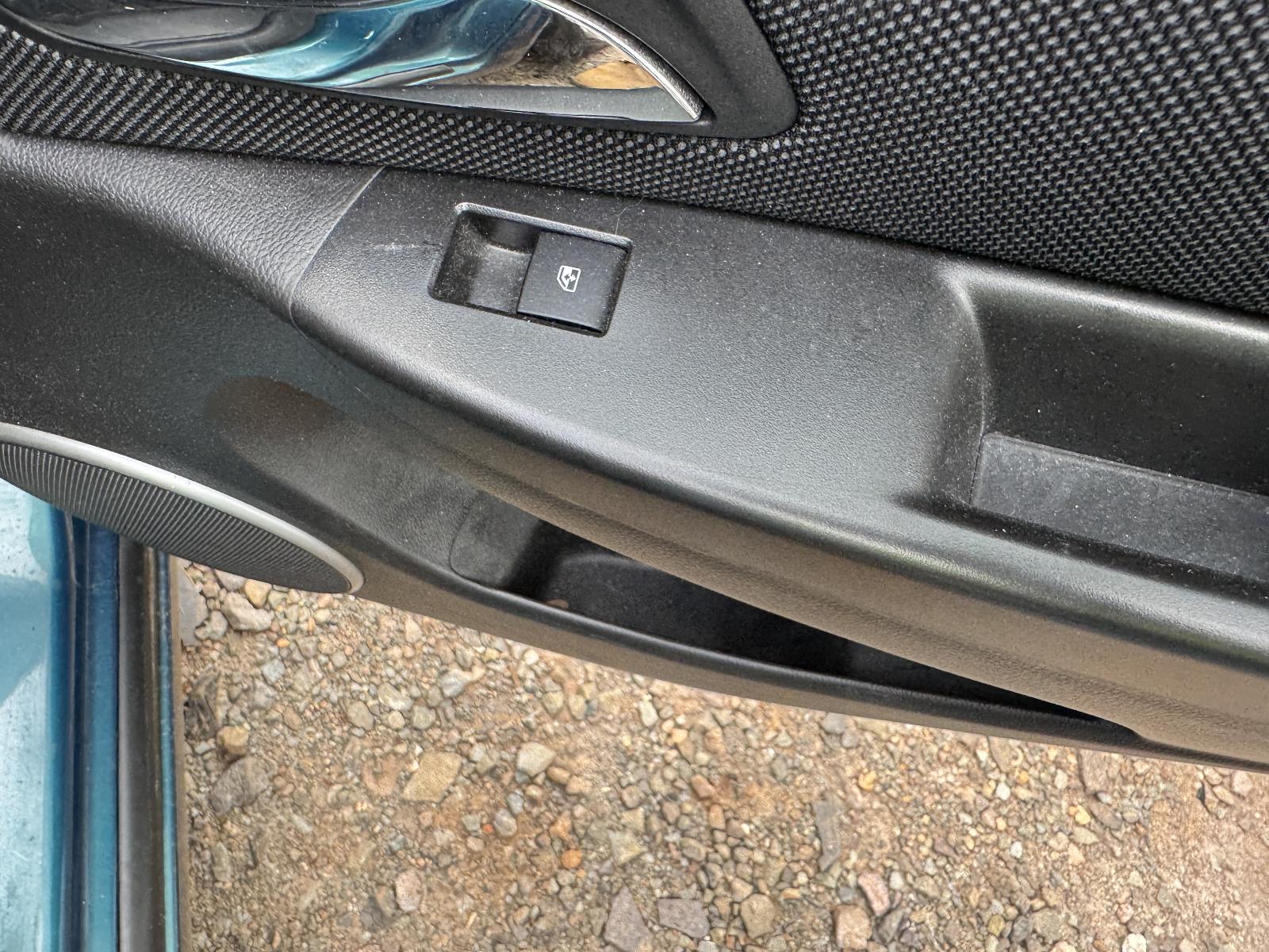 View HOLDEN CRUZE 2012 4 Door Hatchback Breaking