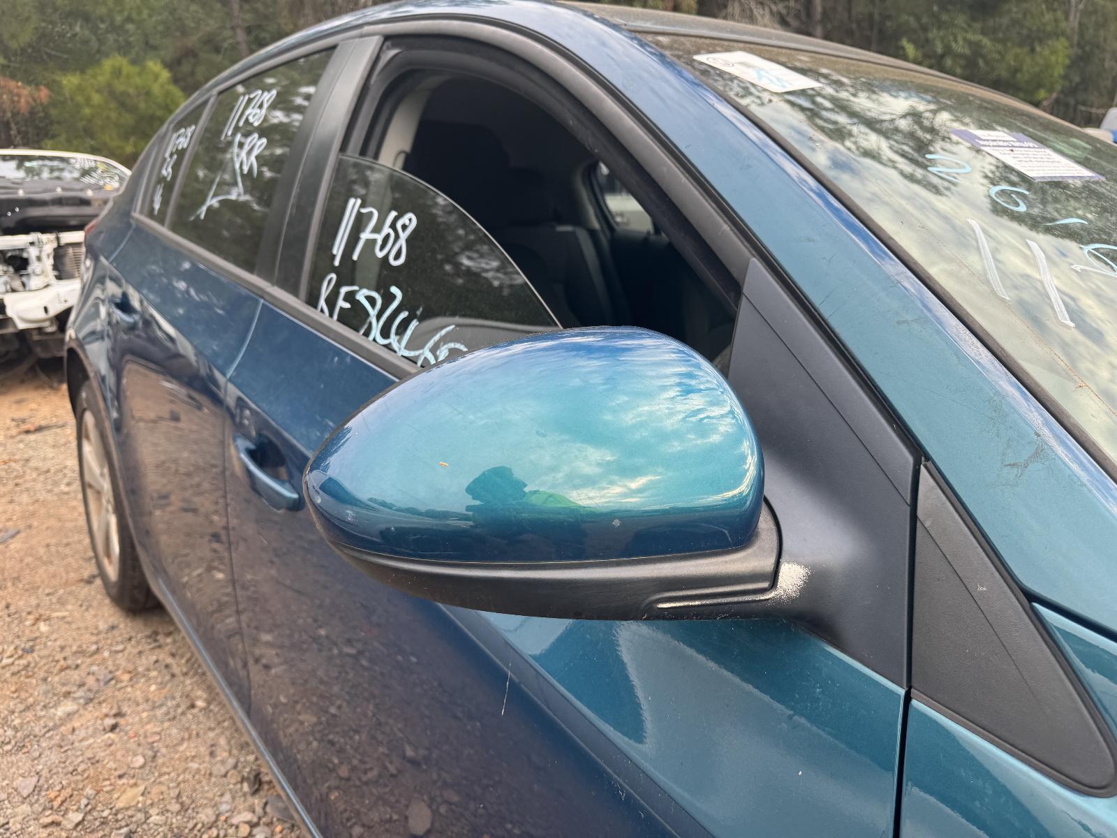 View HOLDEN CRUZE 2012 4 Door Hatchback Breaking