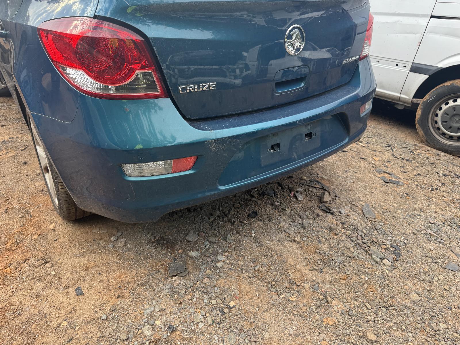 View HOLDEN CRUZE 2012 4 Door Hatchback Breaking