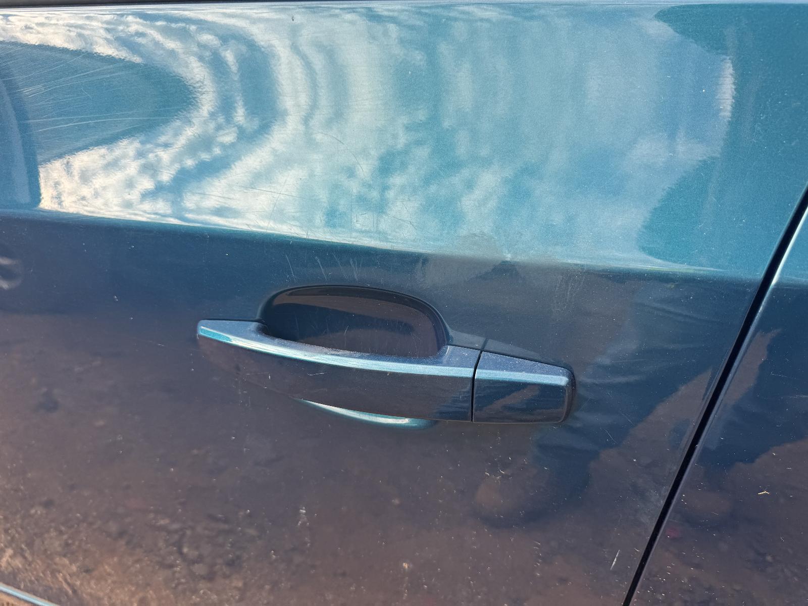 View HOLDEN CRUZE 2012 4 Door Hatchback Breaking