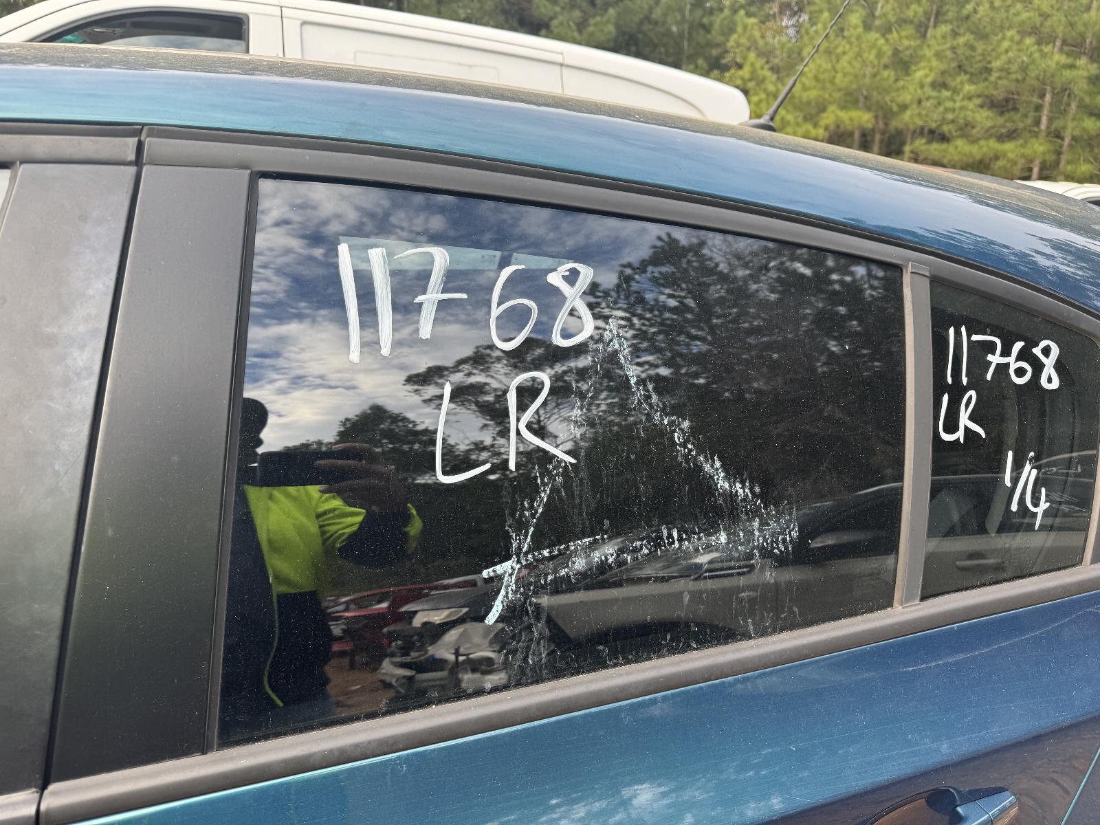 View HOLDEN CRUZE 2012 4 Door Hatchback Breaking
