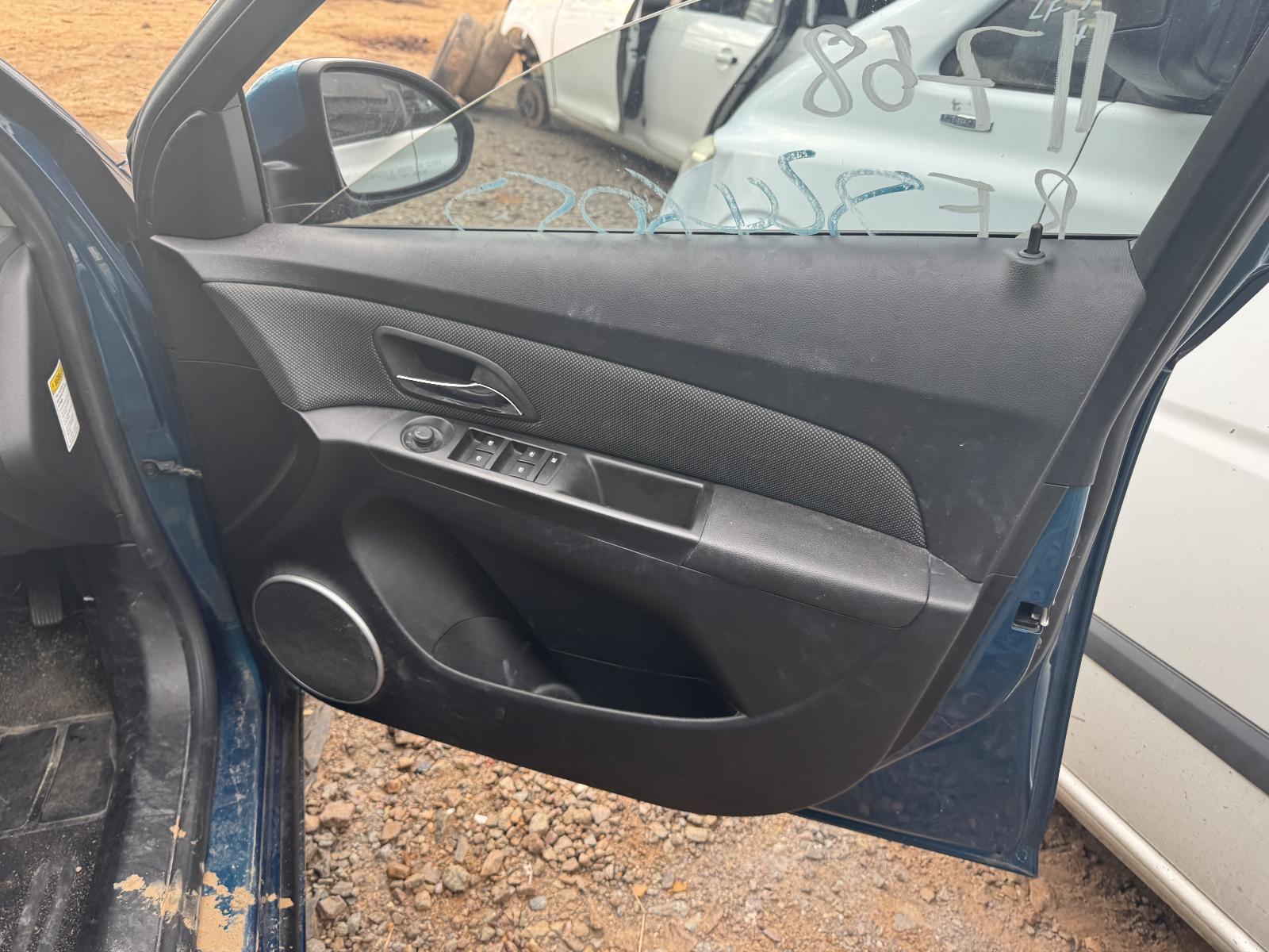 View HOLDEN CRUZE 2012 4 Door Hatchback Breaking
