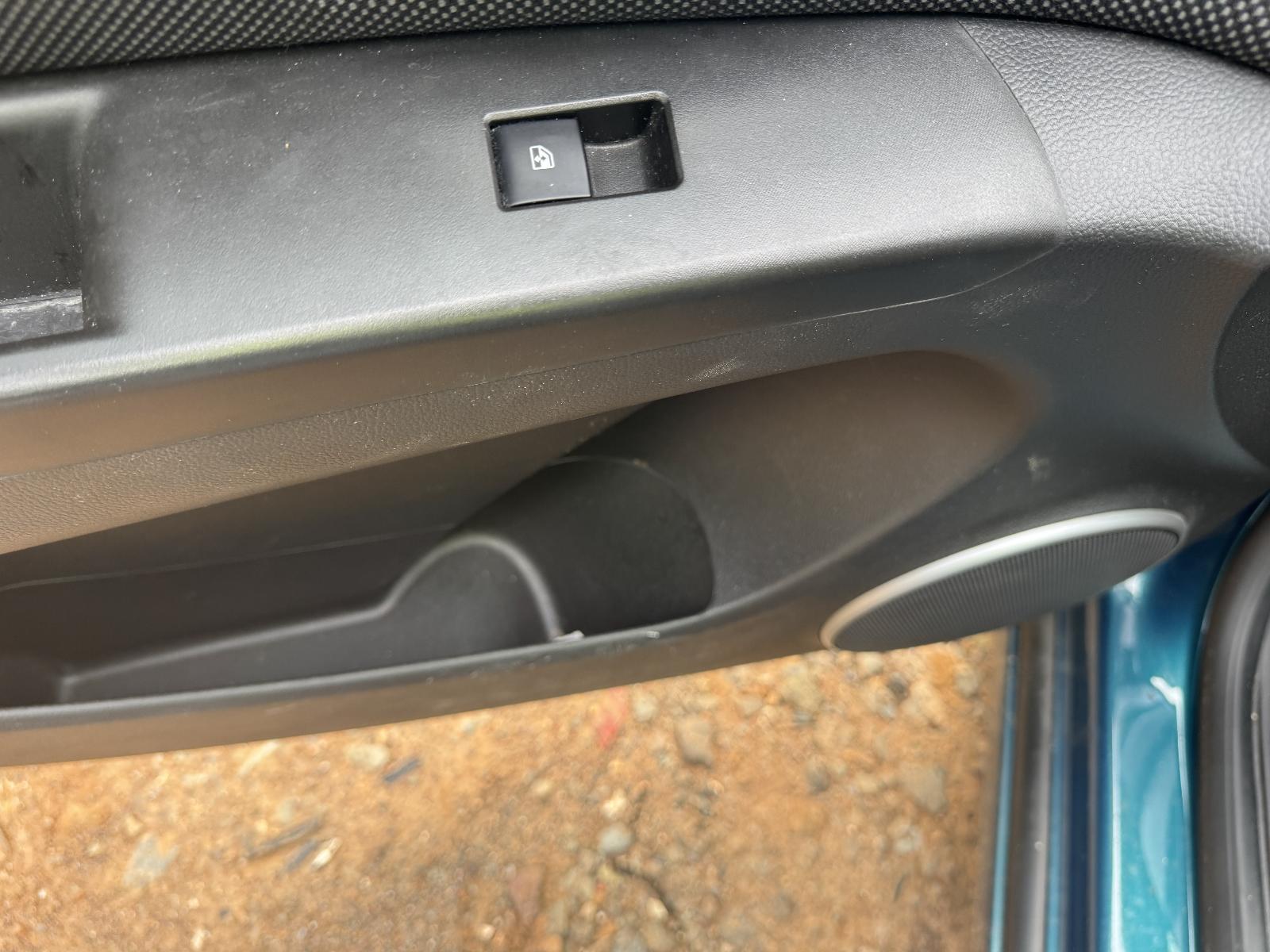 View HOLDEN CRUZE 2012 4 Door Hatchback Breaking
