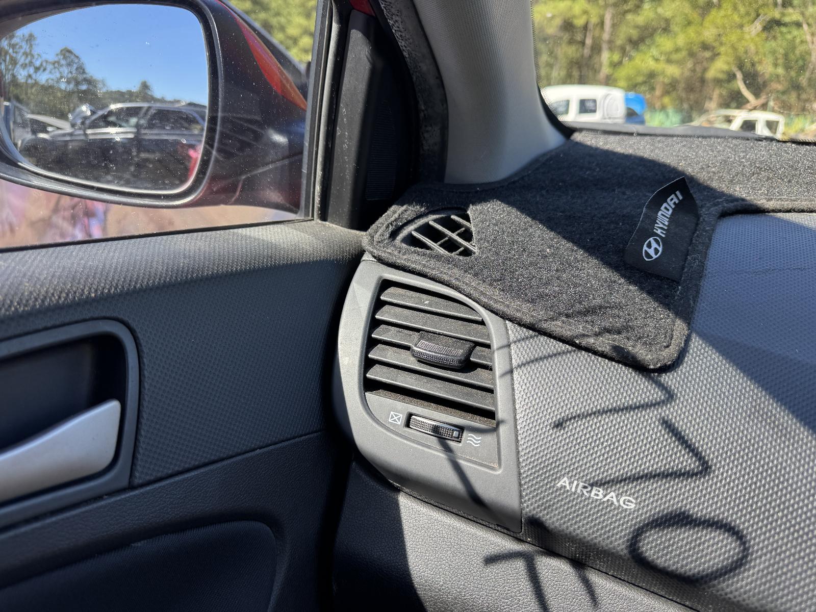 View HYUNDAI ACCENT 2017 4 Door Sedan Breaking