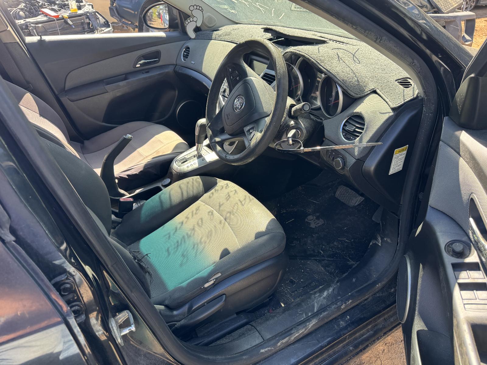 View HOLDEN CRUZE 2010 4 Door Sedan Breaking