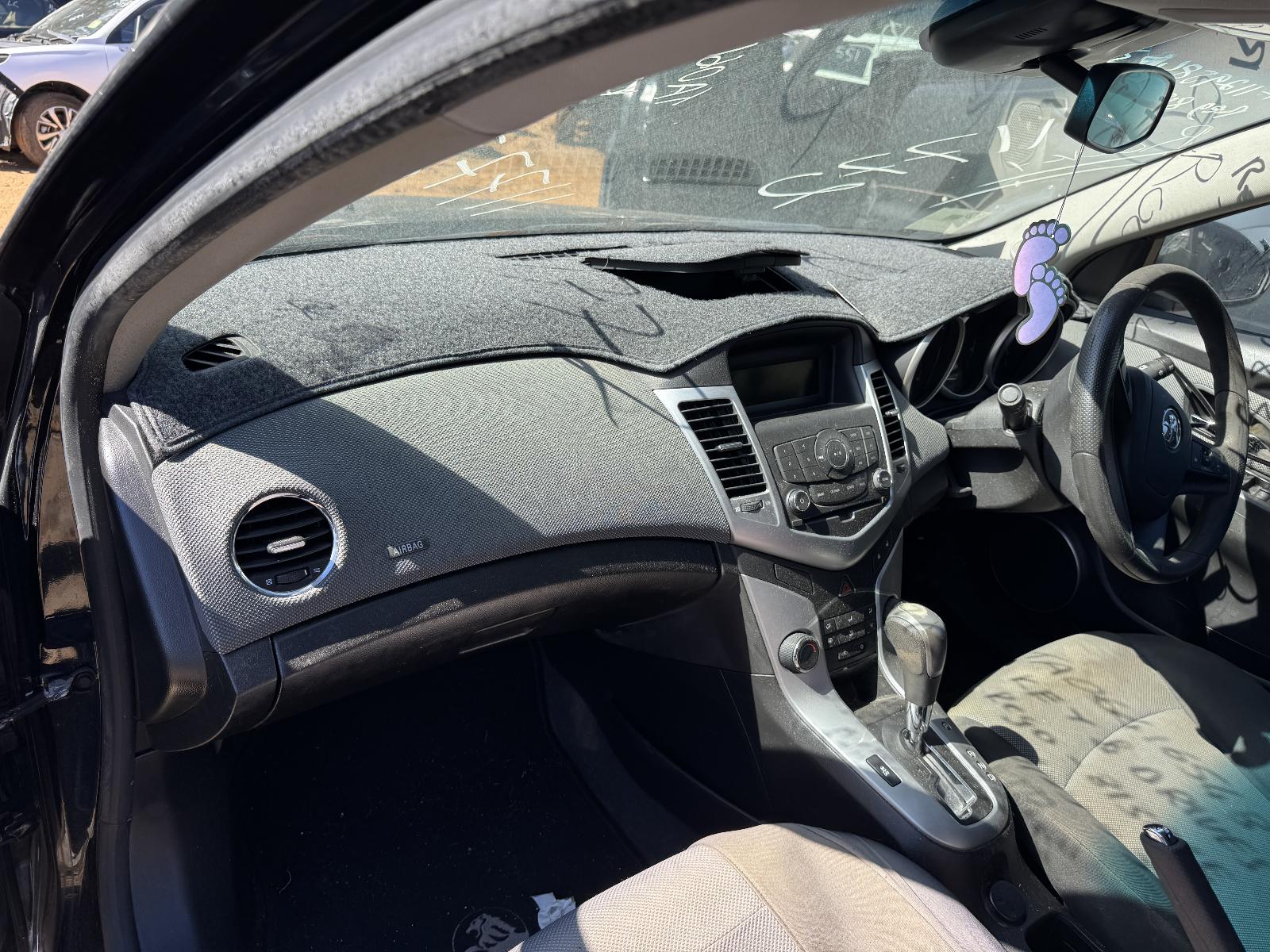 View HOLDEN CRUZE 2010 4 Door Sedan Breaking