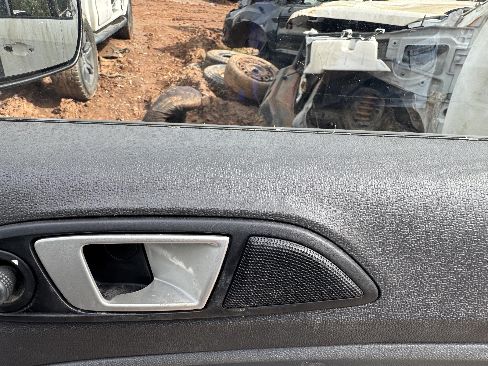 View FORD ECOSPORT 2015 5 Door Station Wagon Breaking