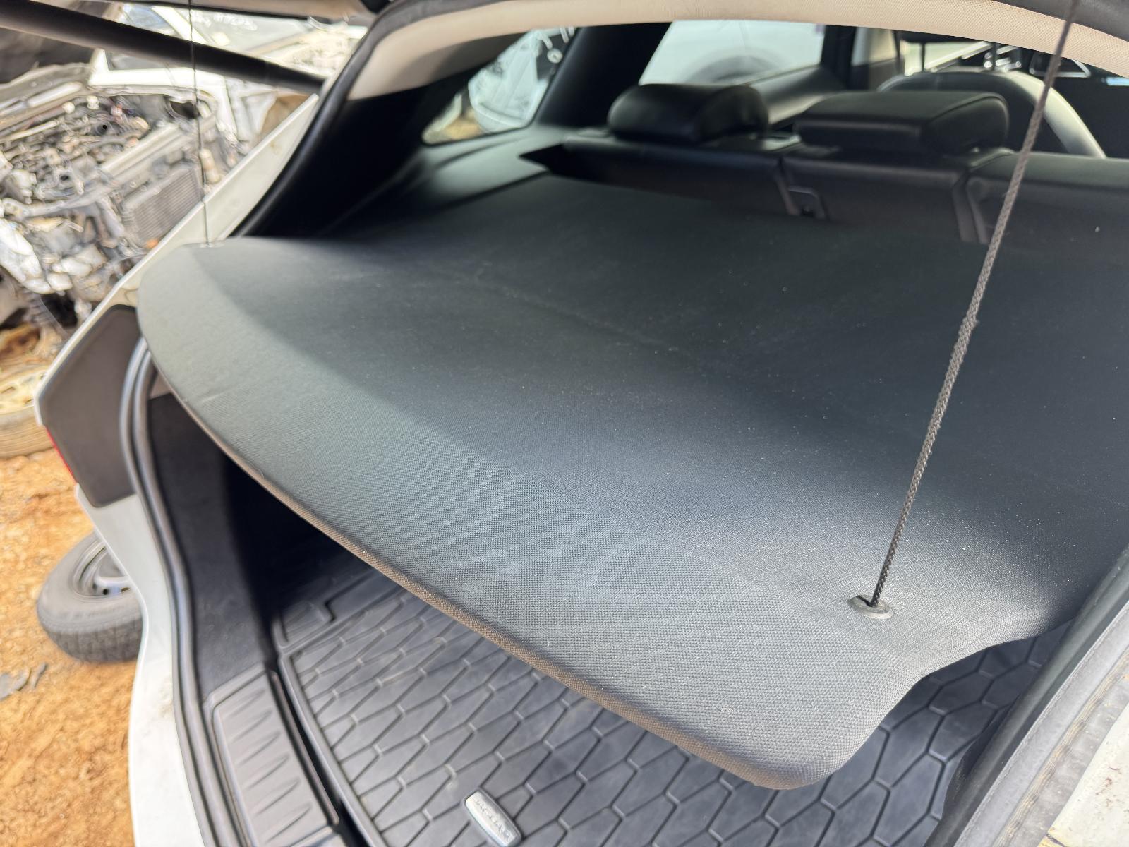 View JAGUAR F PACE 2016 5 Door Station Wagon Breaking