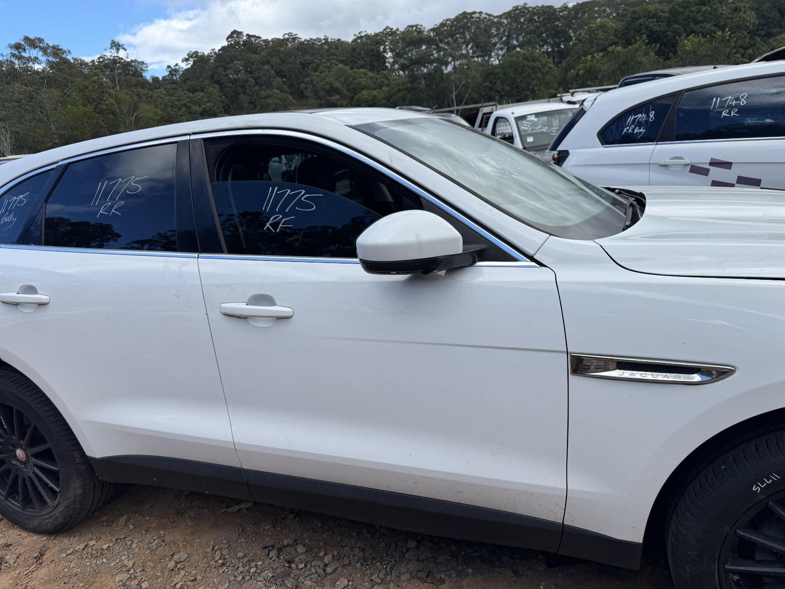 View JAGUAR F PACE 2016 5 Door Station Wagon Breaking