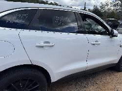 View JAGUAR F PACE 2016 5 Door Station Wagon Breaking