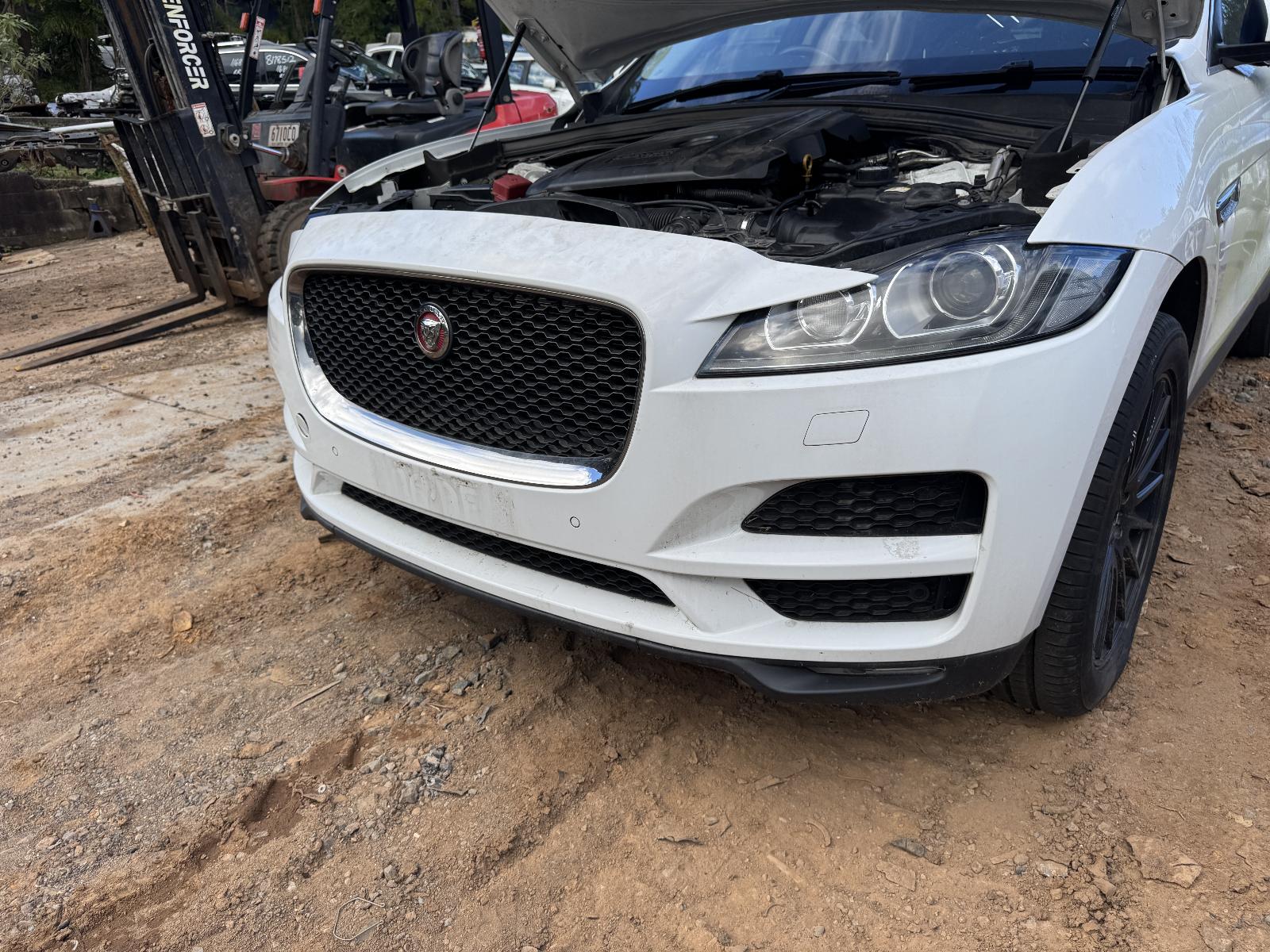 View JAGUAR F PACE 2016 5 Door Station Wagon Breaking
