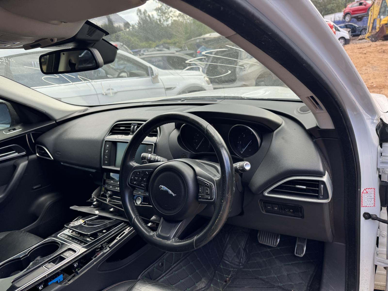 View JAGUAR F PACE 2016 5 Door Station Wagon Breaking