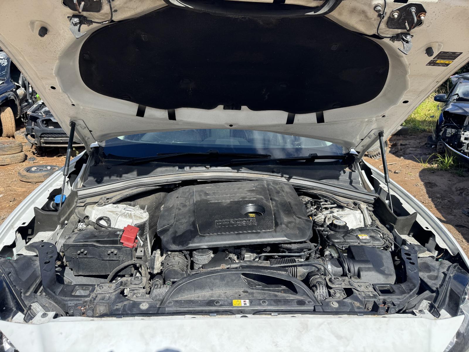View JAGUAR F PACE 2016 5 Door Station Wagon Breaking