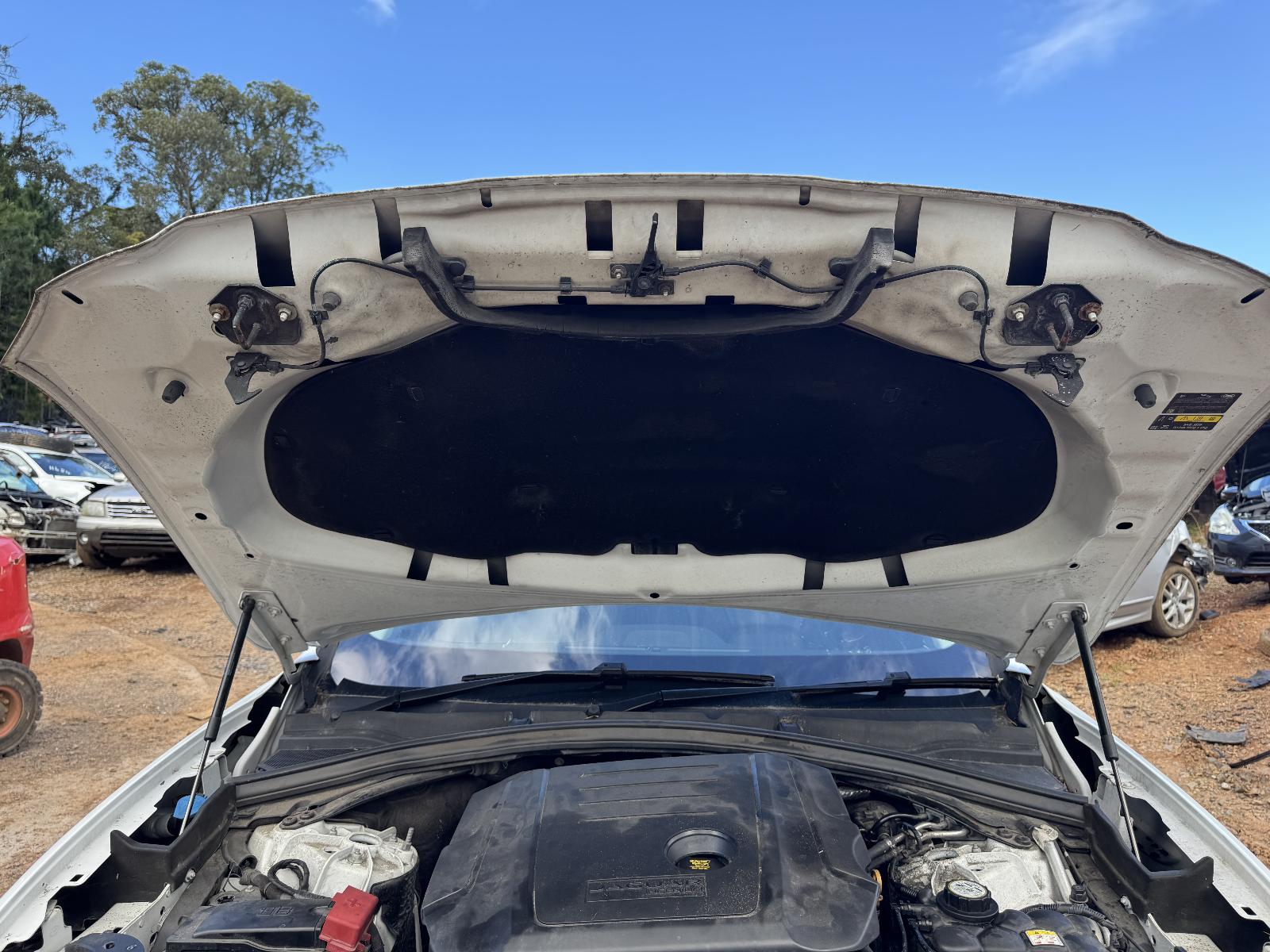 View JAGUAR F PACE 2016 5 Door Station Wagon Breaking
