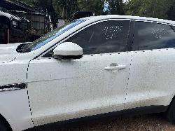 View JAGUAR F PACE 2016 5 Door Station Wagon Breaking
