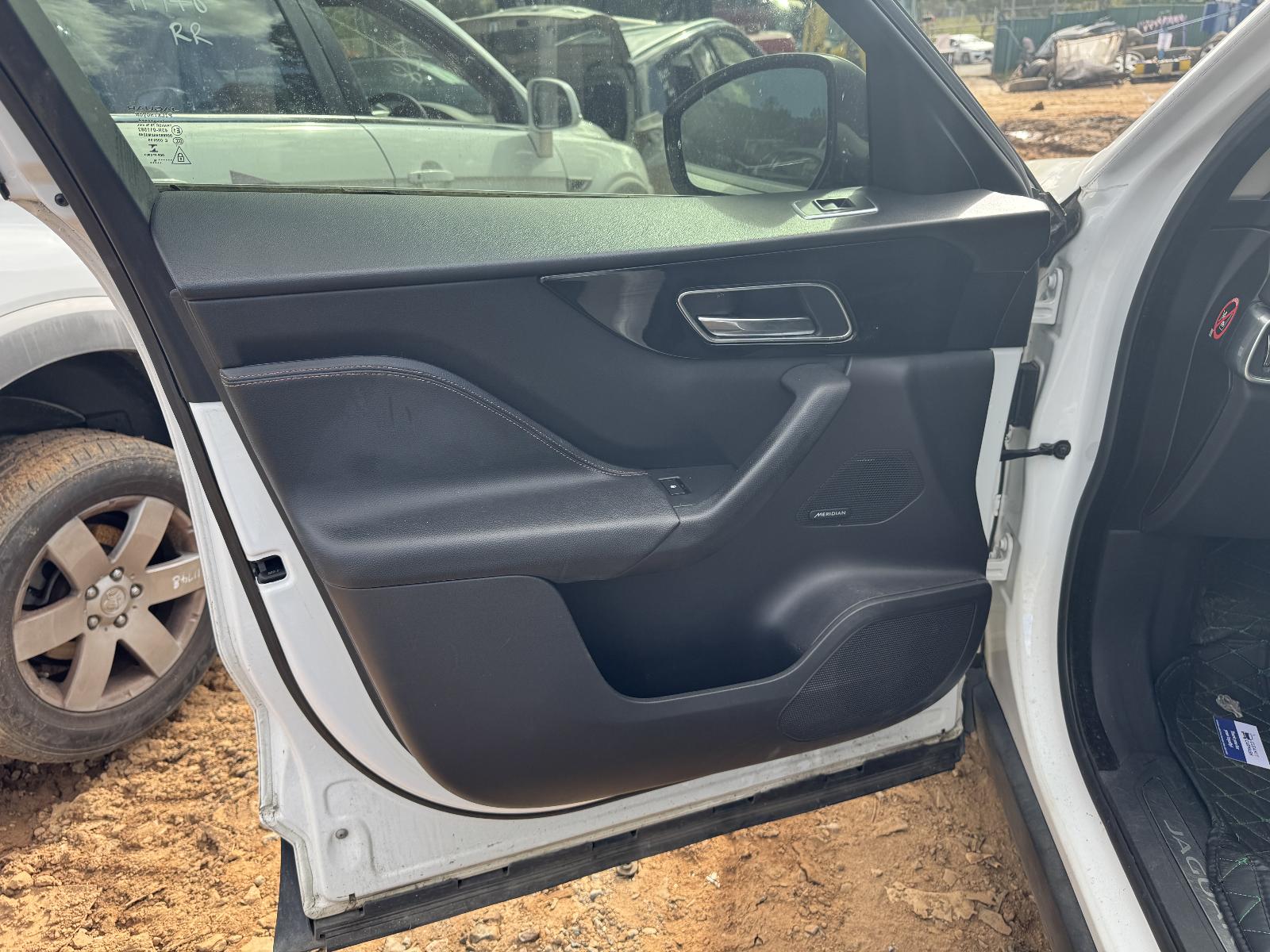 View JAGUAR F PACE 2016 5 Door Station Wagon Breaking