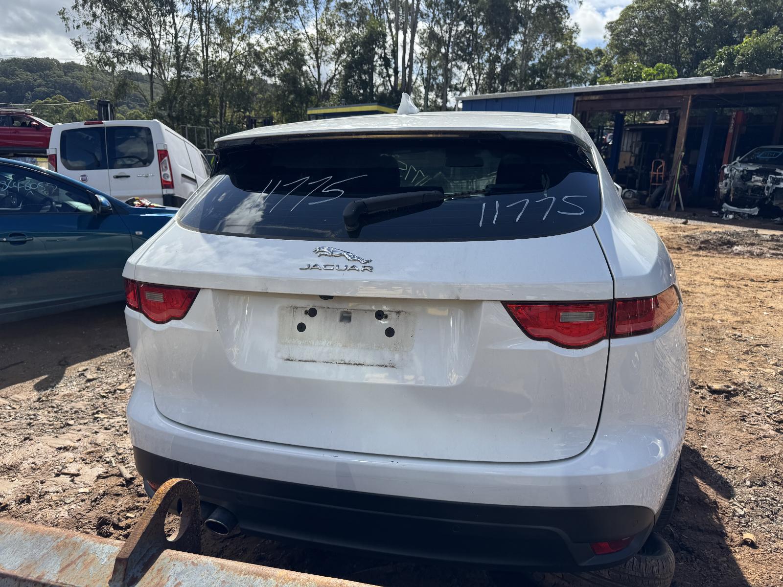 View JAGUAR F PACE 2016 5 Door Station Wagon Breaking