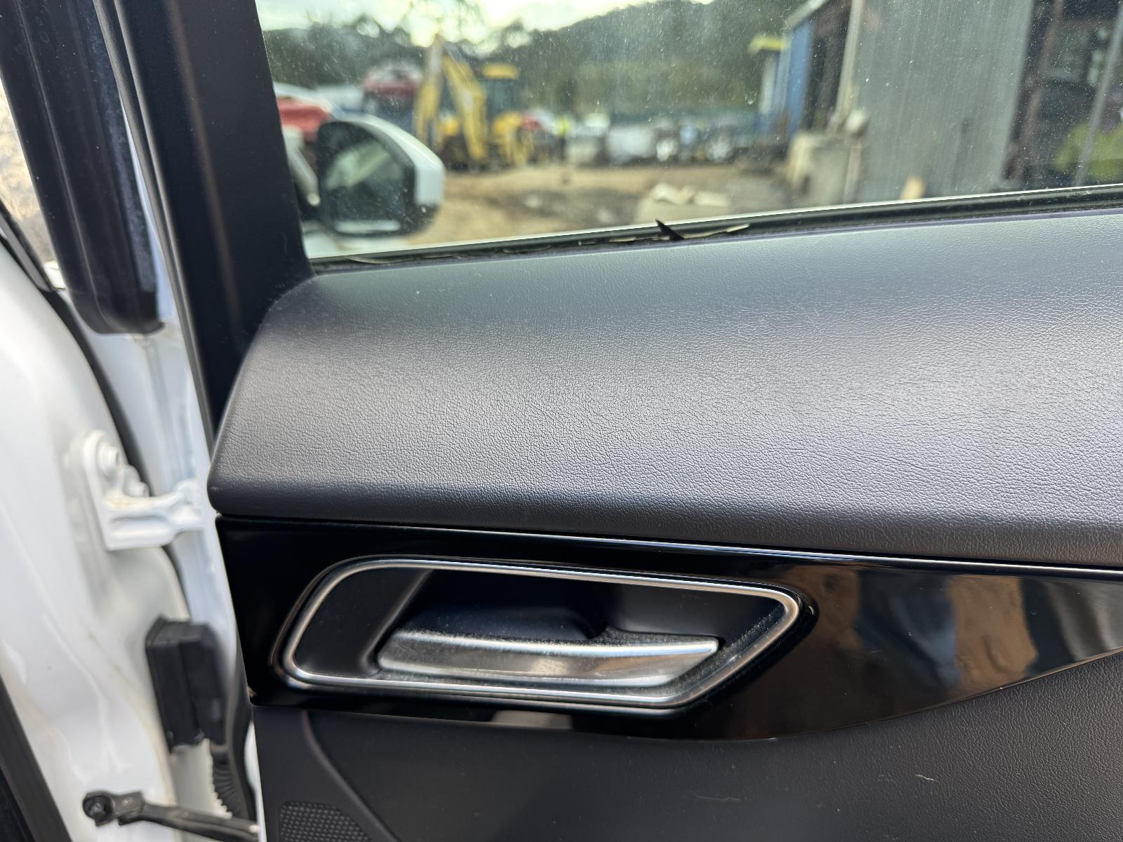View JAGUAR F PACE 2016 5 Door Station Wagon Breaking