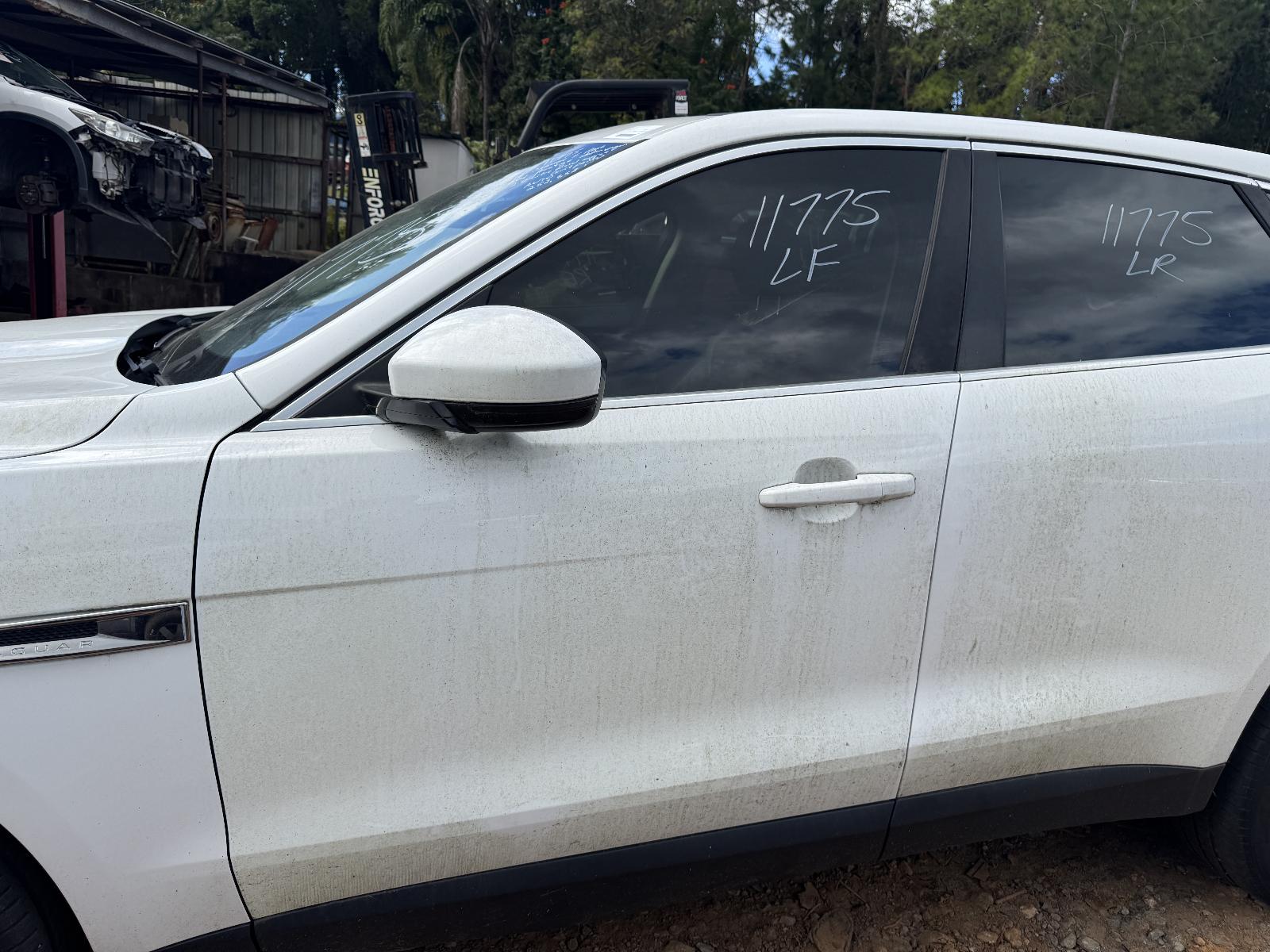 View JAGUAR F PACE 2016 5 Door Station Wagon Breaking