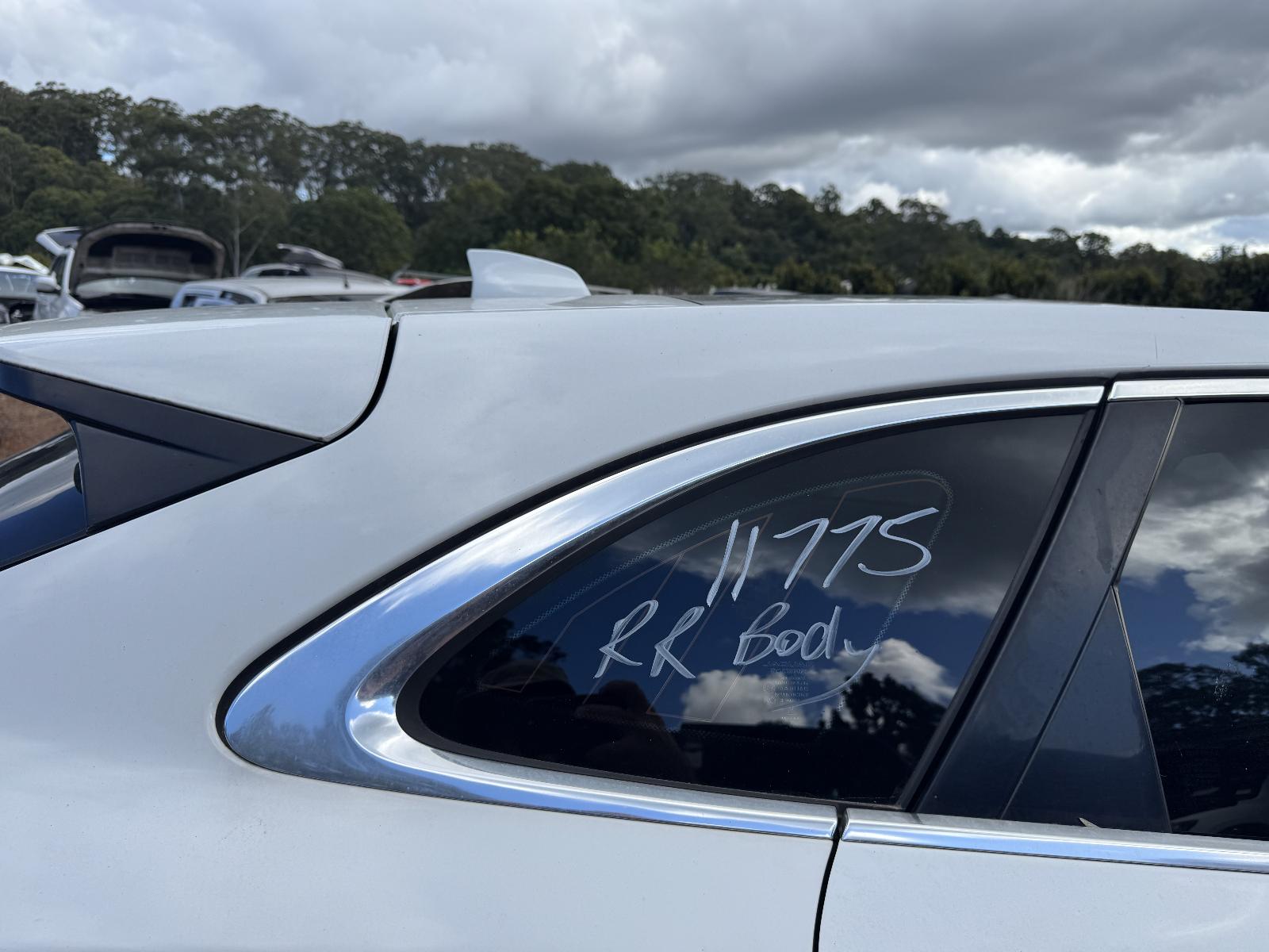 View JAGUAR F PACE 2016 5 Door Station Wagon Breaking