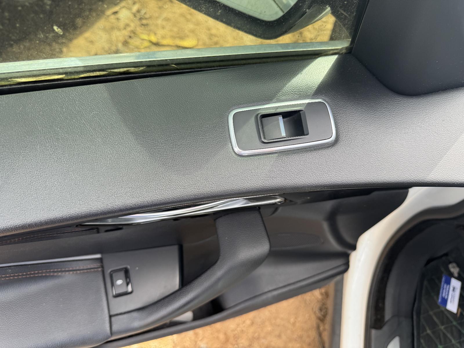 View JAGUAR F PACE 2016 5 Door Station Wagon Breaking