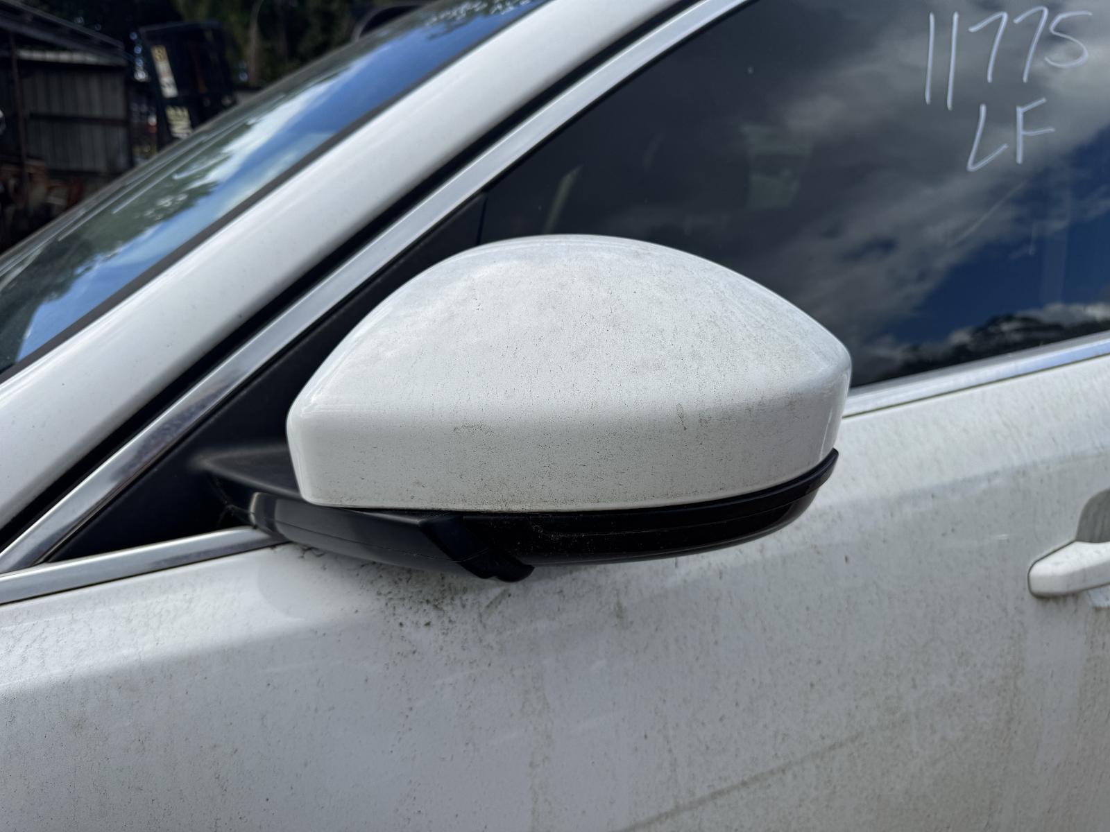 View JAGUAR F PACE 2016 5 Door Station Wagon Breaking