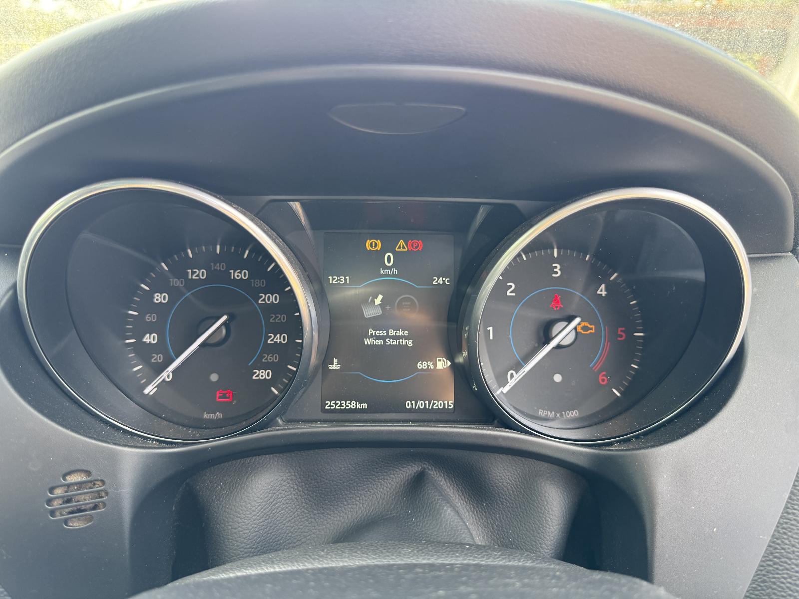 View JAGUAR F PACE 2016 5 Door Station Wagon Breaking